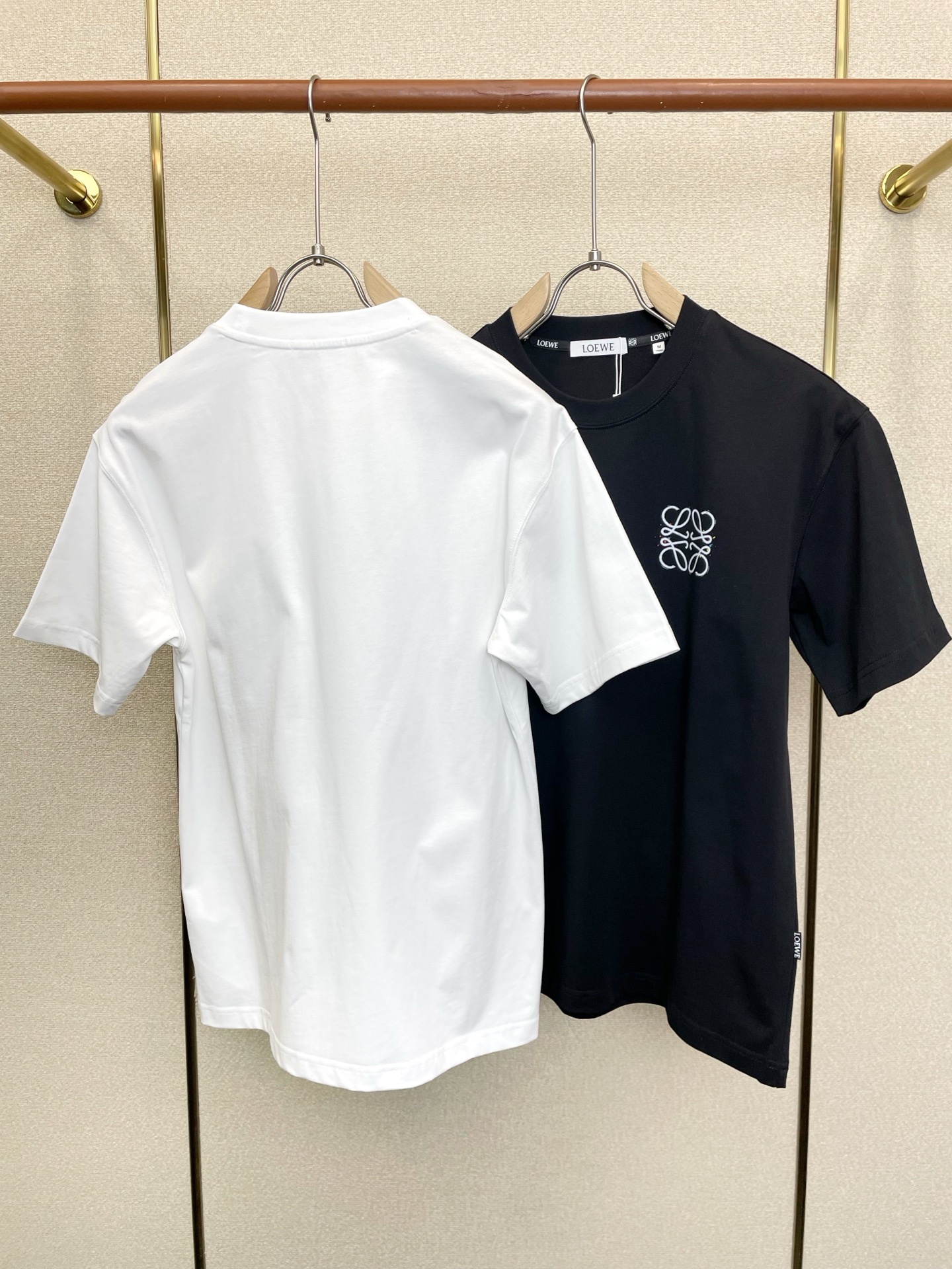 LOEWE罗意威💥砸锅卖铁都要上的新款新款原单男士休闲短袖 高端定制 高端版本 时尚百搭爆款⚠️⚠️✨✨进口面料 手感超
