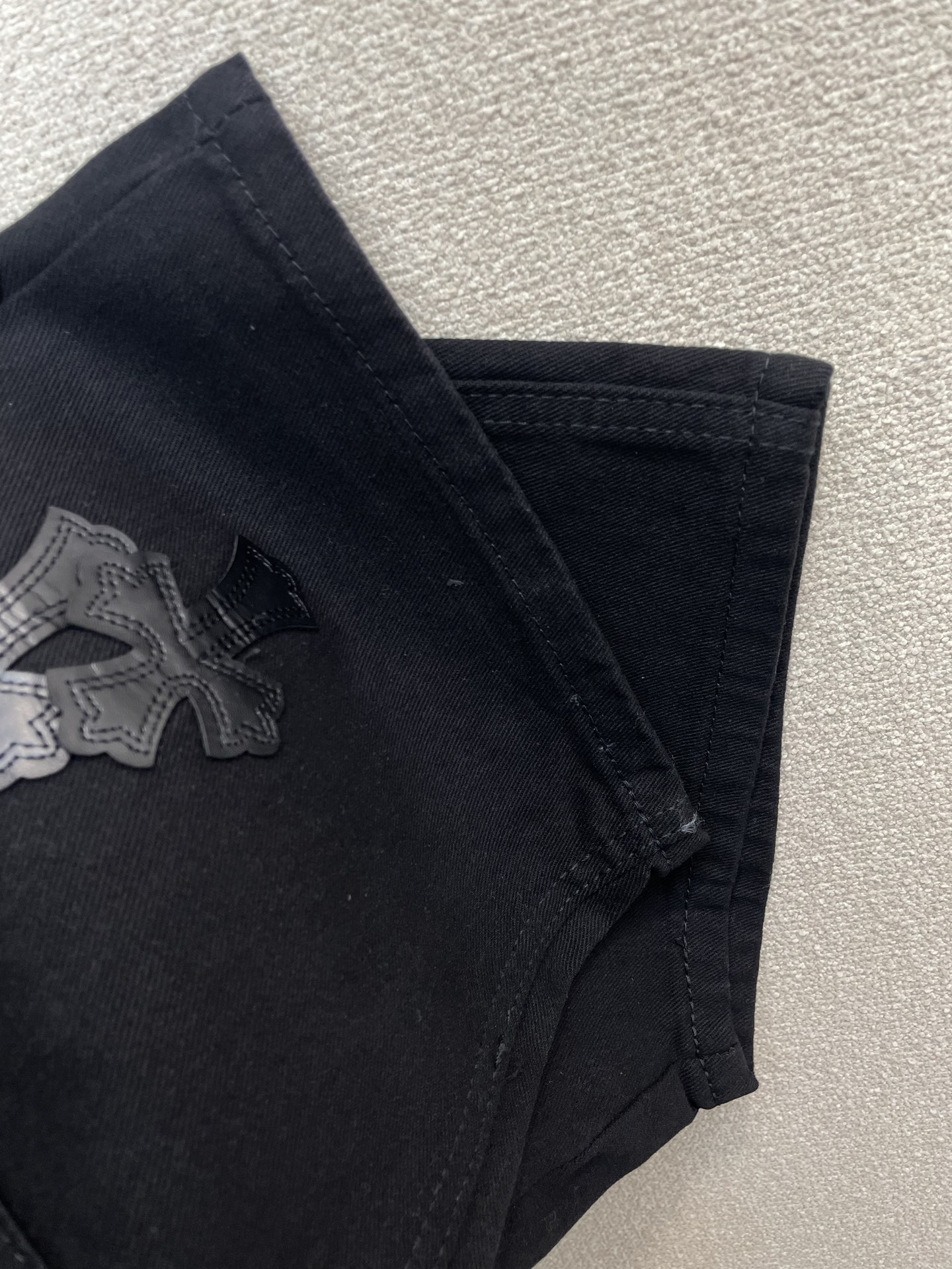 Chrome hearts克罗心💥砸锅卖铁都要上的新款新款休闲牛仔直筒裤👖高端版本！专柜定制面料 透气舒适度高，细节无可