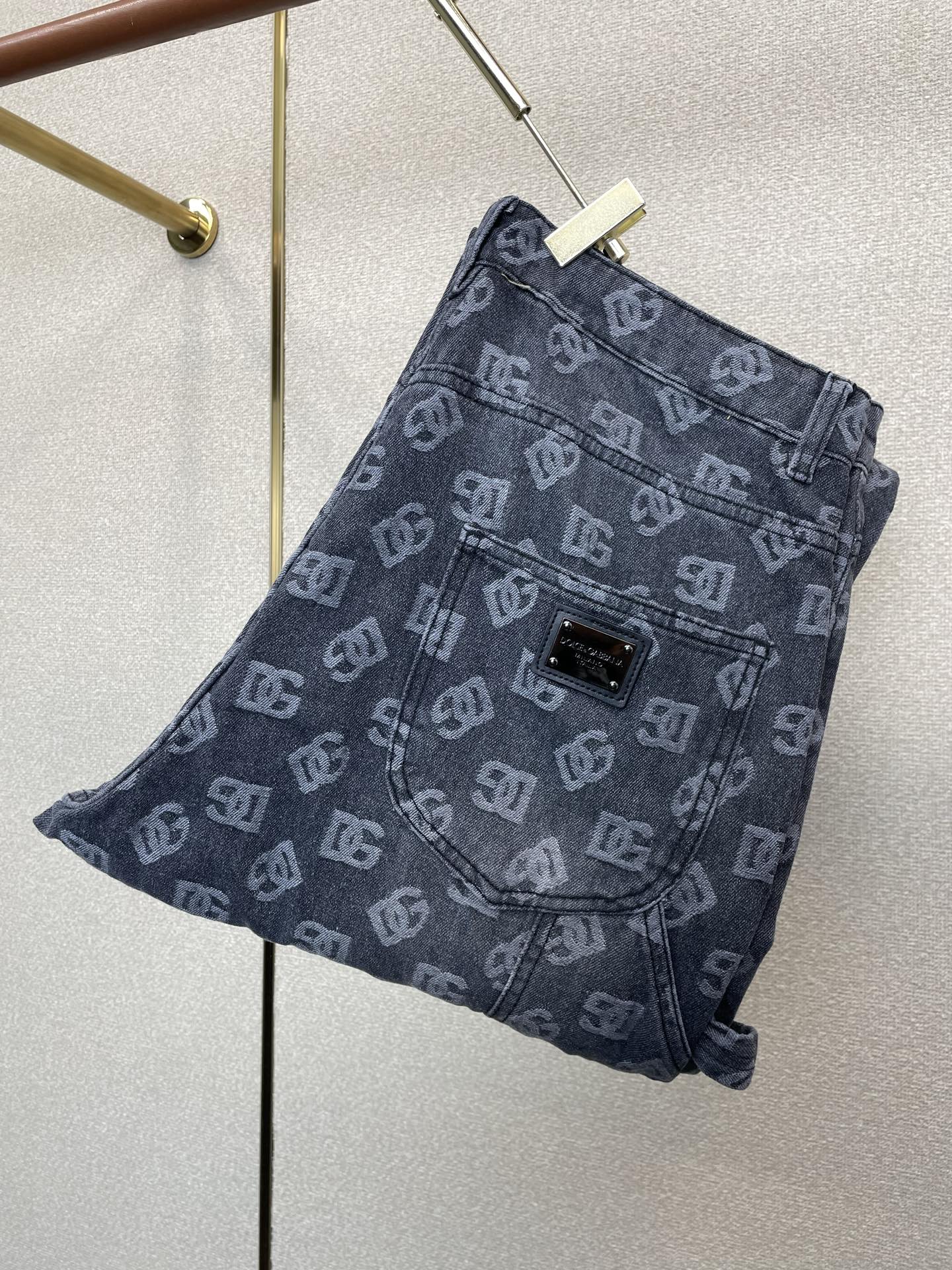 Dolce&Gabbana杜嘉班纳💥砸锅卖铁都要上的新款新款休闲牛仔直筒裤👖高端版本！专柜定制面料 透气舒适度高，细节无