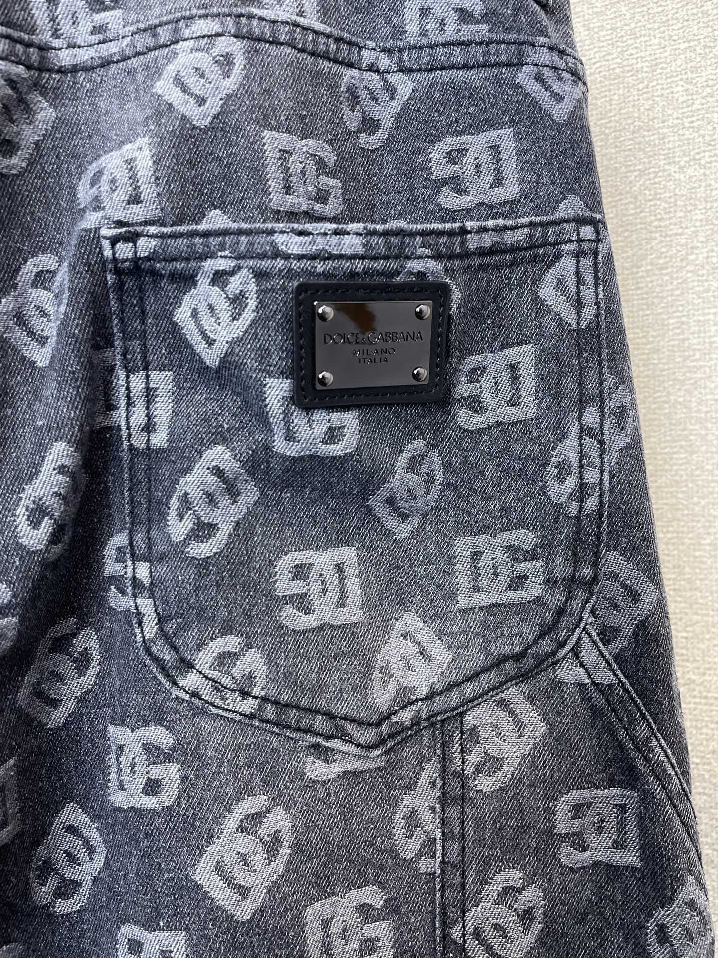 Dolce&Gabbana杜嘉班纳💥砸锅卖铁都要上的新款新款休闲牛仔直筒裤👖高端版本！专柜定制面料 透气舒适度高，细节无