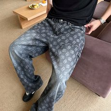 Dolce&Gabbana杜嘉班纳💥砸锅卖铁都要上的新款新款休闲牛仔直筒裤👖高端版本!专柜定制面料 透气舒适度高,细节无 Dolce&Gabbana杜嘉班纳💥砸锅卖铁都要上的新款新款休闲牛仔直筒裤👖高端版本!专柜定制面料 透气舒适度高,细节无