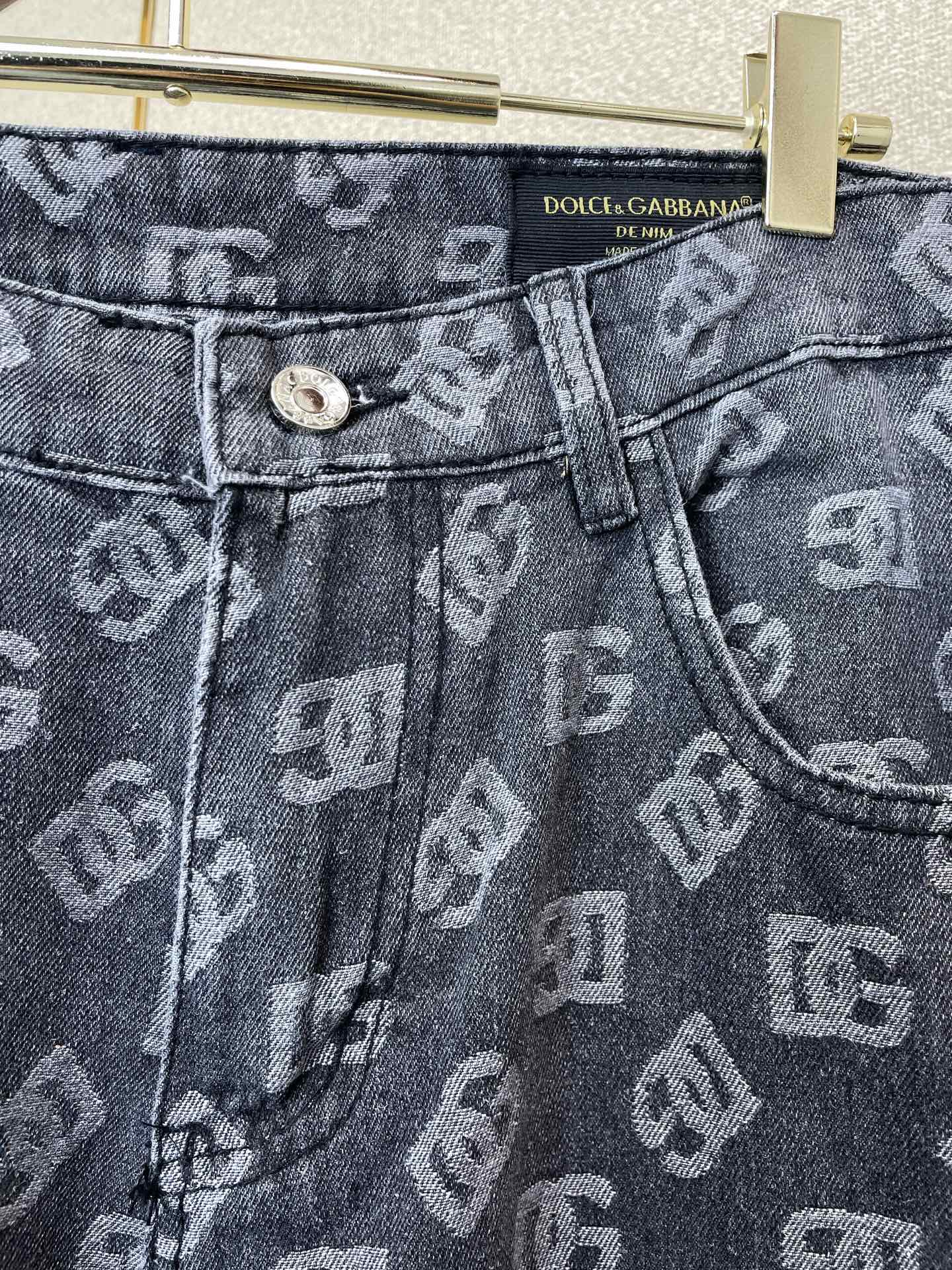 Dolce&Gabbana杜嘉班纳💥砸锅卖铁都要上的新款新款休闲牛仔直筒裤👖高端版本！专柜定制面料 透气舒适度高，细节无