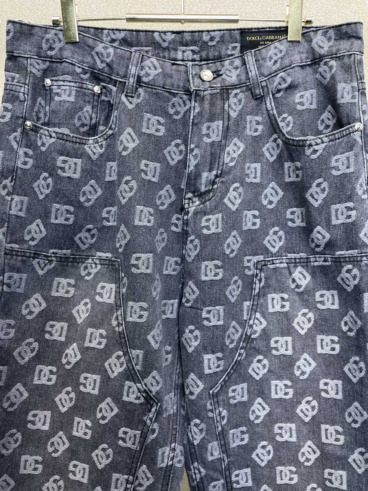 Dolce&Gabbana杜嘉班纳💥砸锅卖铁都要上的新款新款休闲牛仔直筒裤👖高端版本！专柜定制面料 透气舒适度高，细节无