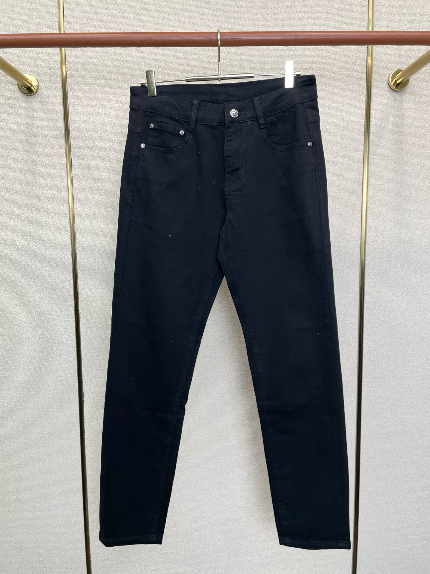 Armani阿玛尼💥砸锅卖铁都要上的新款新款休闲牛仔裤👖高端版本 专柜定制面料 透气舒适度高，细节无可挑剔，品牌元素设计
