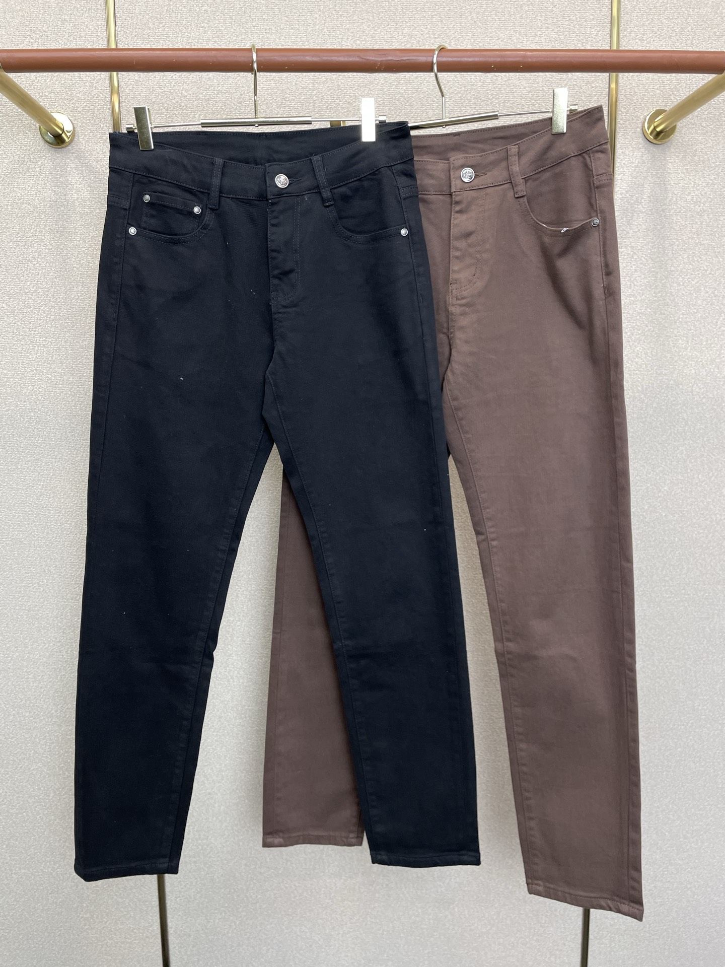 Armani阿玛尼💥砸锅卖铁都要上的新款新款休闲牛仔裤👖高端版本 专柜定制面料 透气舒适度高，细节无可挑剔，品牌元素设计