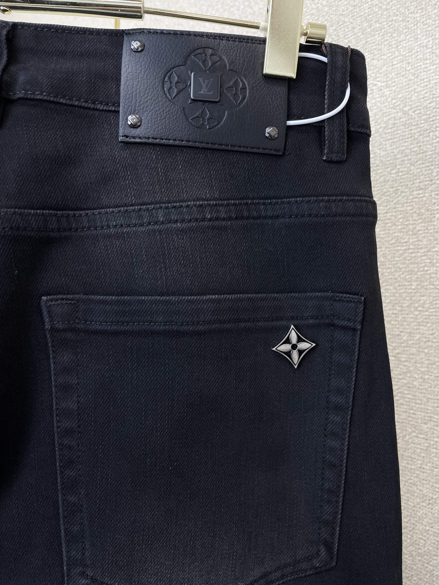 Louis Vuitton路易威登💥砸锅卖铁都要上的新款新款休闲牛仔裤👖高端版本 专柜定制面料 透气舒适度高，细节无可挑