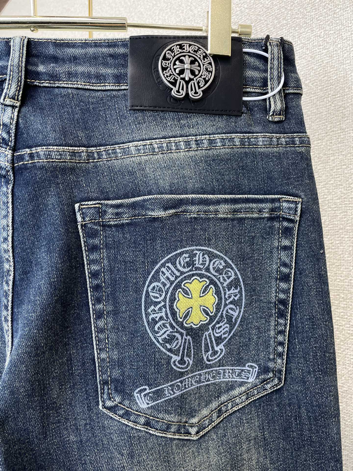 Chrome hearts克罗心💥砸锅卖铁都要上的新款新款休闲牛仔裤👖高端版本 专柜定制面料 透气舒适度高，细节无可挑剔