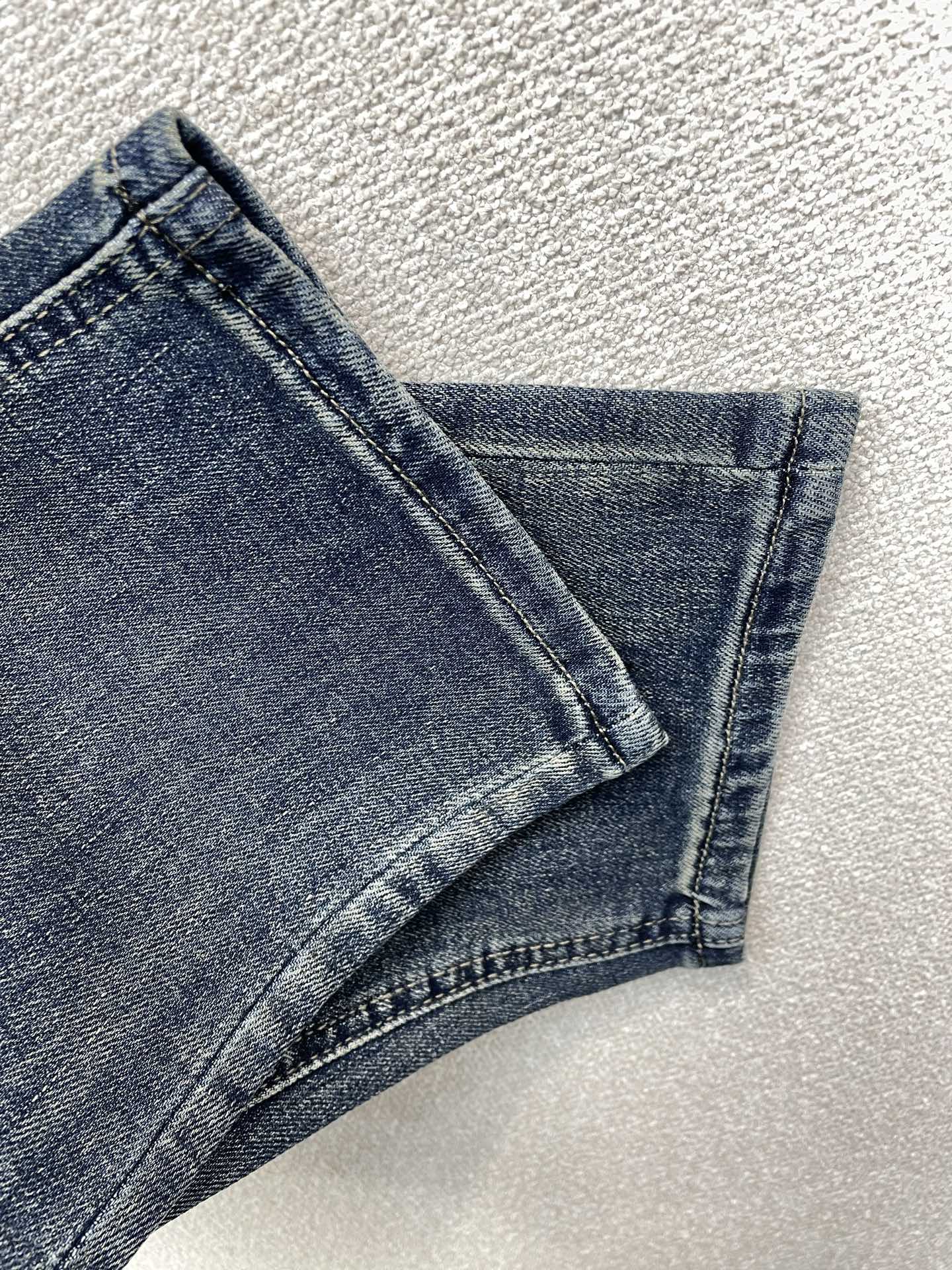 Chrome hearts克罗心💥砸锅卖铁都要上的新款新款休闲牛仔裤👖高端版本 专柜定制面料 透气舒适度高，细节无可挑剔