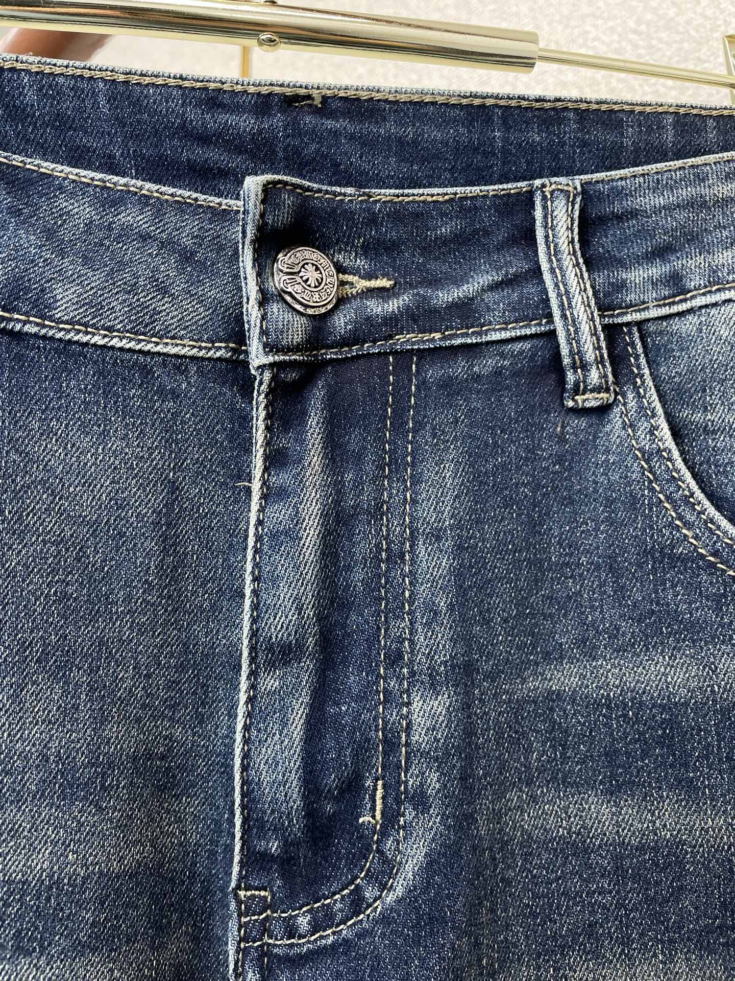 Chrome hearts克罗心💥砸锅卖铁都要上的新款新款休闲牛仔裤👖高端版本 专柜定制面料 透气舒适度高，细节无可挑剔