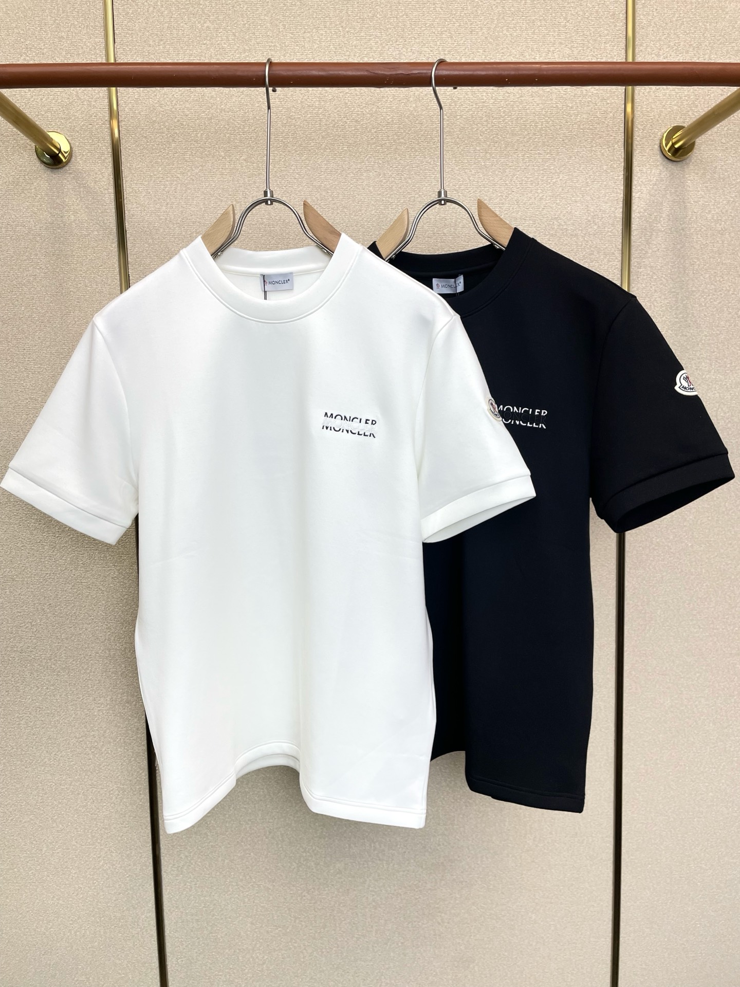 Moncler蒙口💥砸锅卖铁都要上的新款新款原单男士休闲短袖 高端定制 高端版本 时尚百搭爆款⚠️⚠️✨✨进口面料 手感