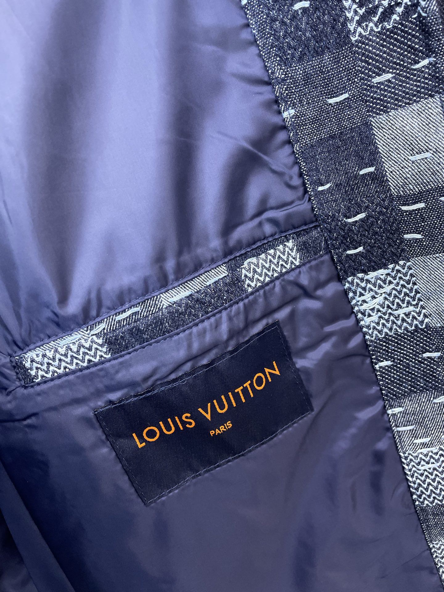 Louis Vuitton路易威登💥砸锅卖铁都要上的新款最新春秋时尚连帽牛仔夹克 经典设计感与颜值爆棚的外套,品质更是无 Louis Vuitton路易威登💥砸锅卖铁都要上的新款最新春秋时尚连帽牛仔夹克 经典设计感与颜值爆棚的外套,品质更是无