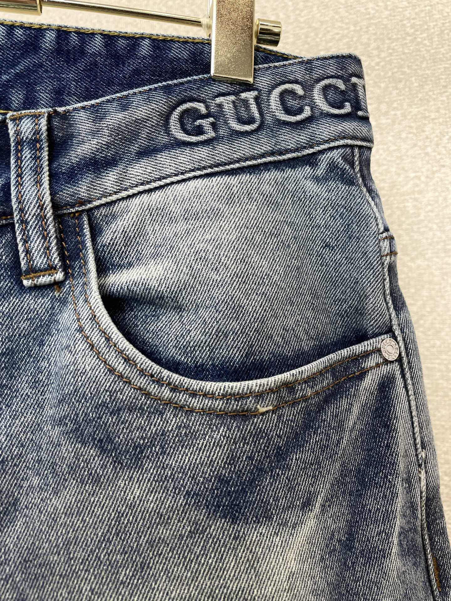 Gucci古驰💥砸锅卖铁都要上的新款新款秋冬牛仔裤👖高端版本！专柜定制面料 透气舒适度高，细节无可挑剔，品牌元素设计理念