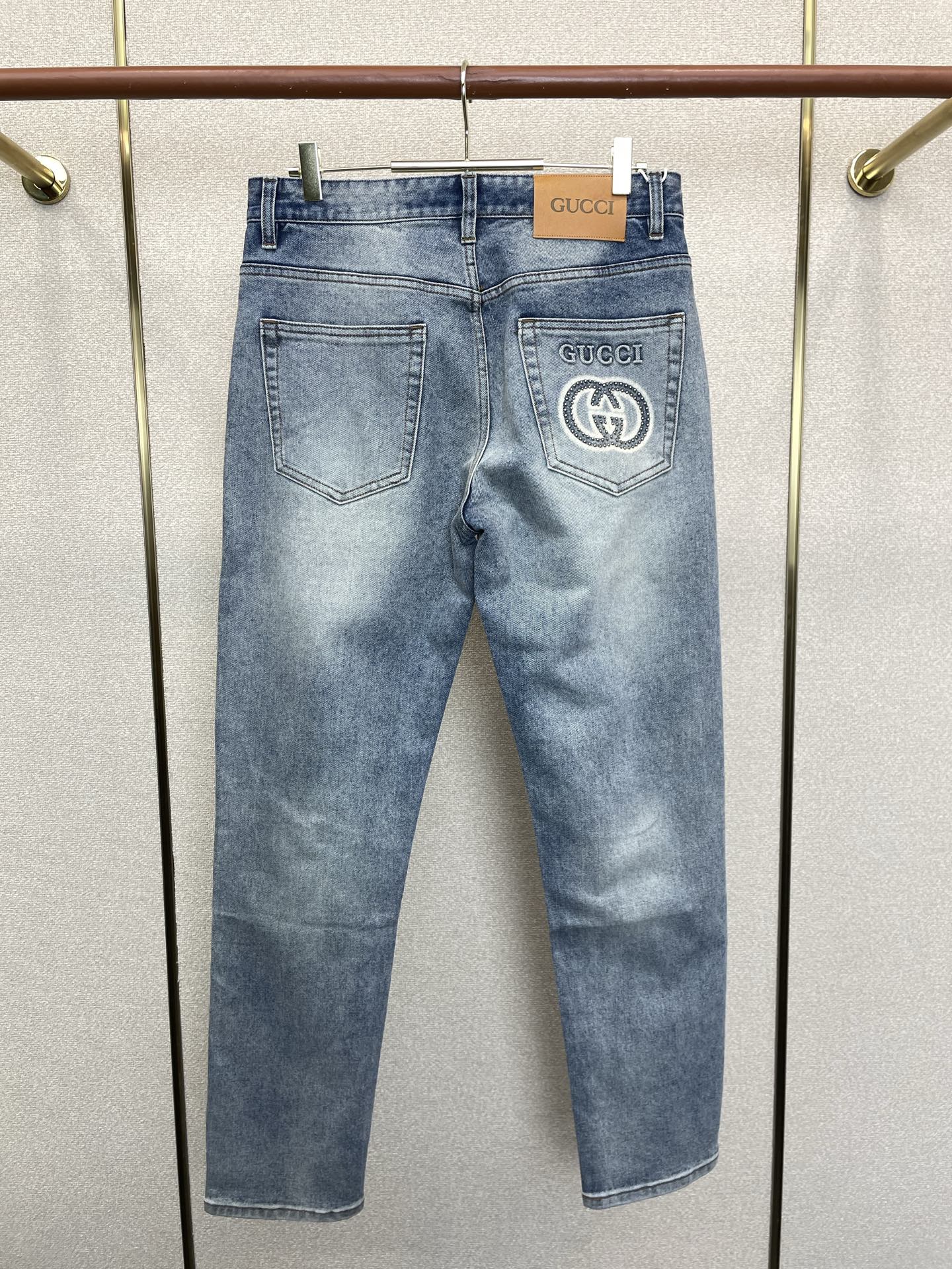 Gucci古驰💥砸锅卖铁都要上的新款新款秋冬牛仔裤👖高端版本！专柜定制面料 透气舒适度高，细节无可挑剔，品牌元素设计理念
