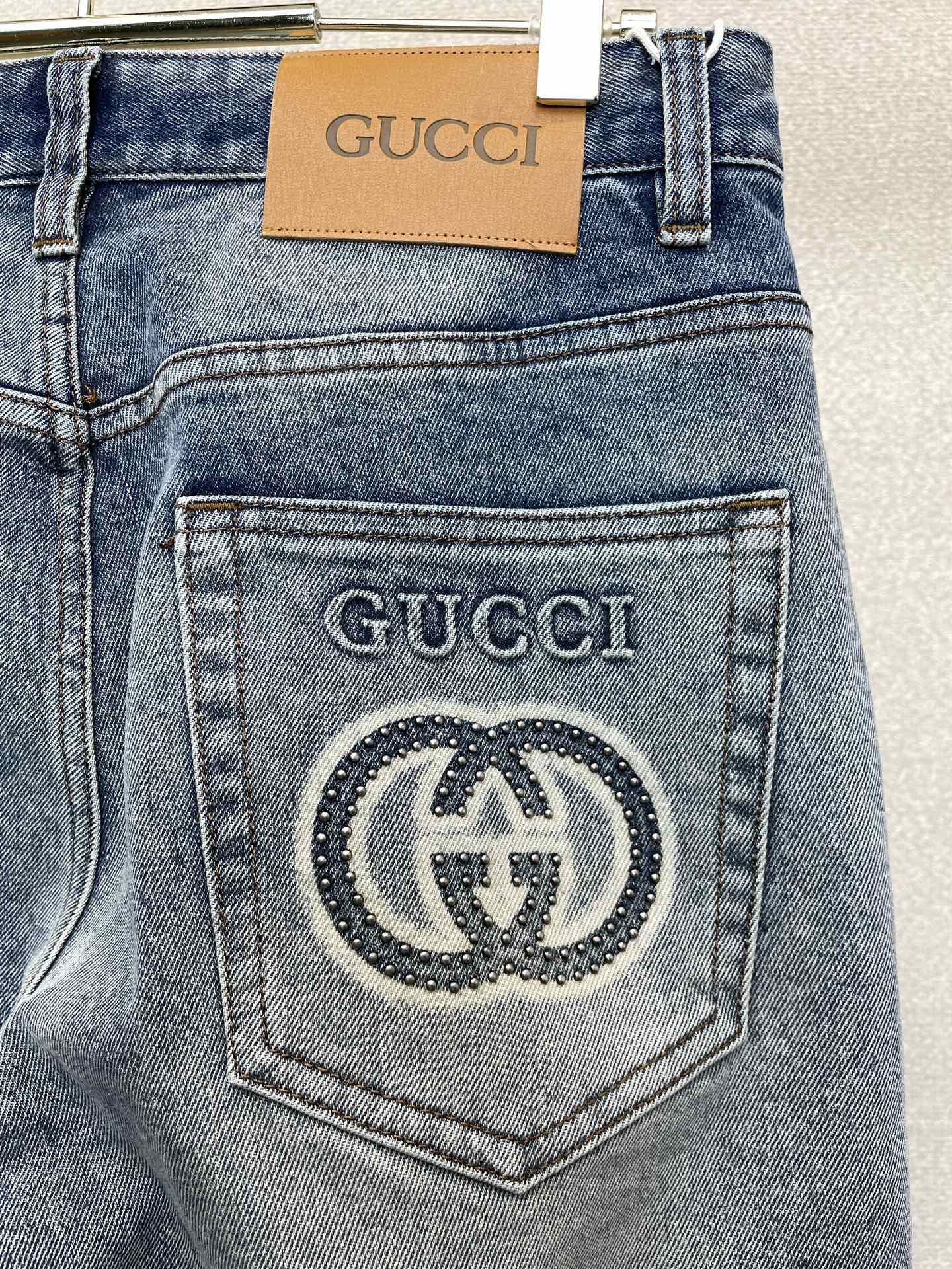 Gucci古驰💥砸锅卖铁都要上的新款新款秋冬牛仔裤👖高端版本！专柜定制面料 透气舒适度高，细节无可挑剔，品牌元素设计理念