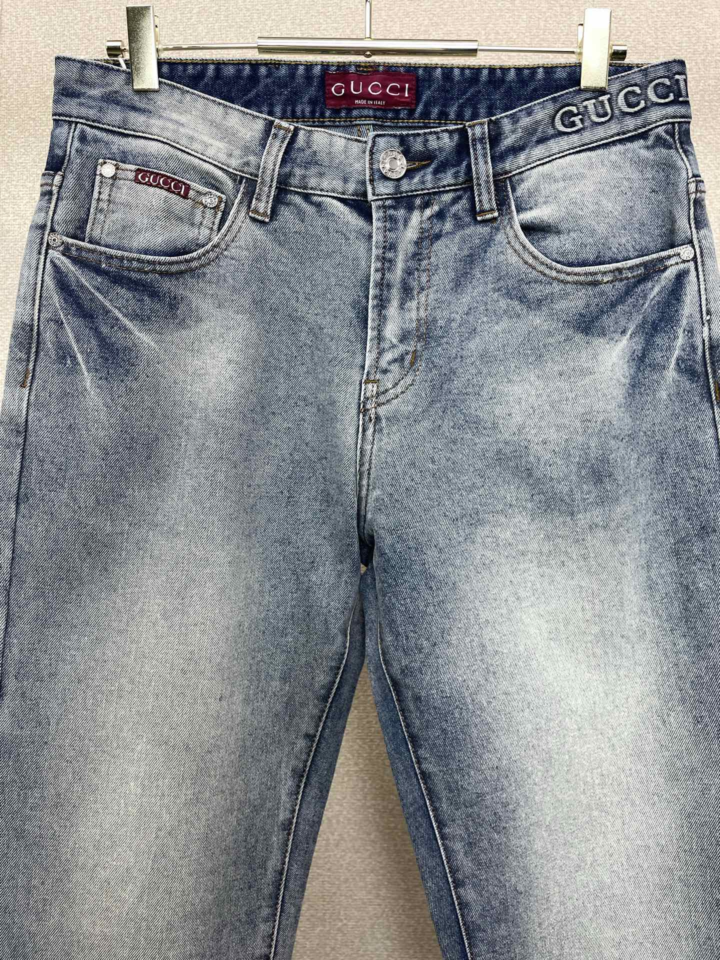 Gucci古驰💥砸锅卖铁都要上的新款新款秋冬牛仔裤👖高端版本！专柜定制面料 透气舒适度高，细节无可挑剔，品牌元素设计理念