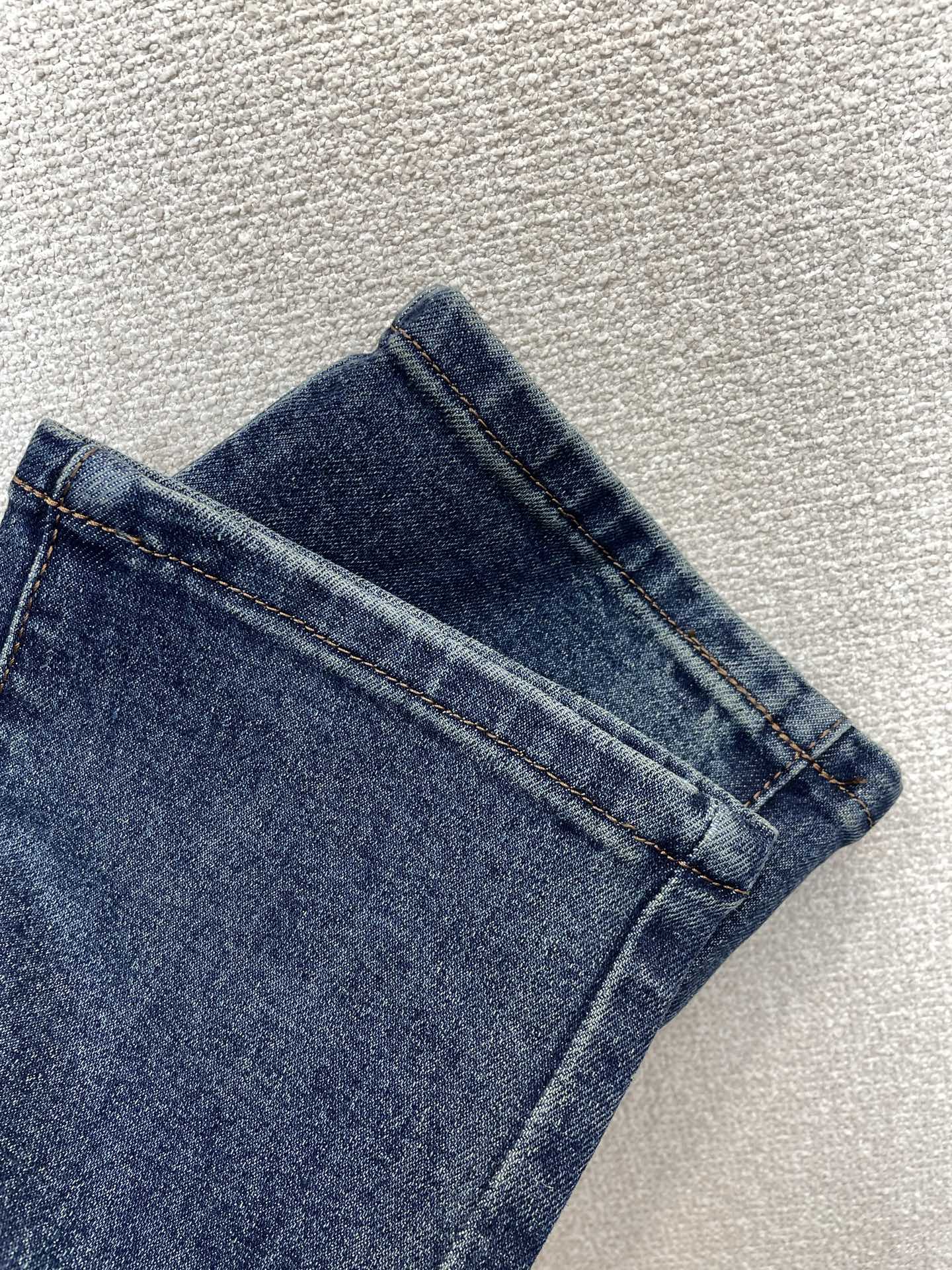Burberry巴宝莉💥砸锅卖铁都要上的新款新款秋冬牛仔裤👖高端版本！专柜定制面料 透气舒适度高，细节无可挑剔，品牌元素
