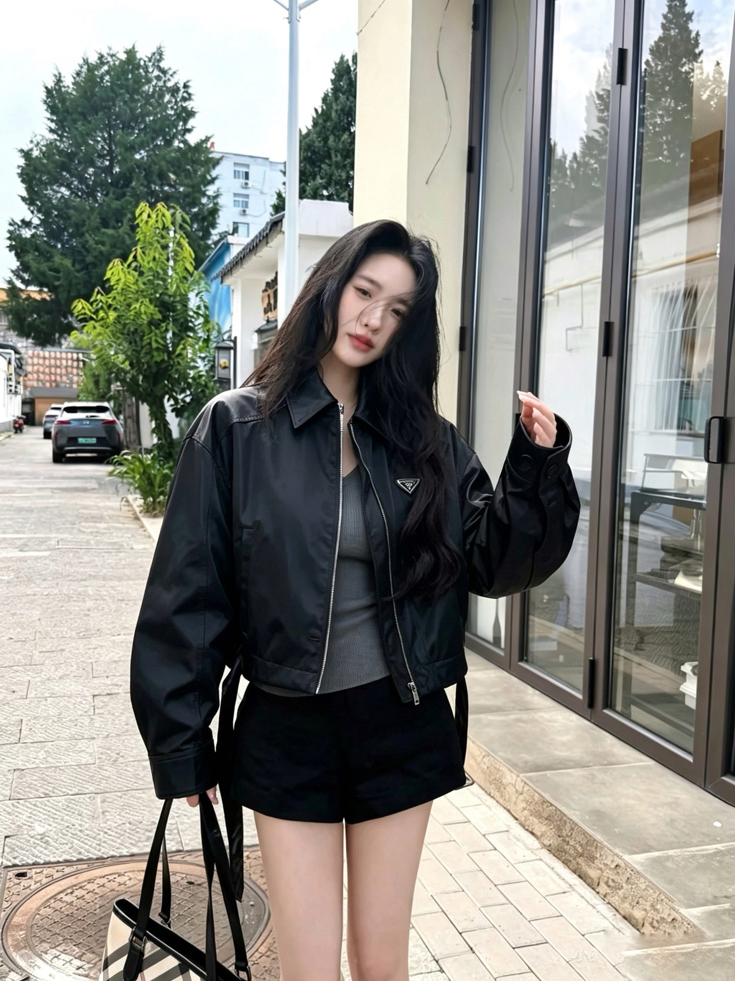 Prada普拉达👚砸锅卖铁都要上的新款👚新款女装休闲短款夹克 高端版本!独特设计 专柜定制面料 透气舒适度高,细节无可挑 Prada普拉达👚砸锅卖铁都要上的新款👚新款女装休闲短款夹克 高端版本!独特设计 专柜定制面料 透气舒适度高,细节无可挑