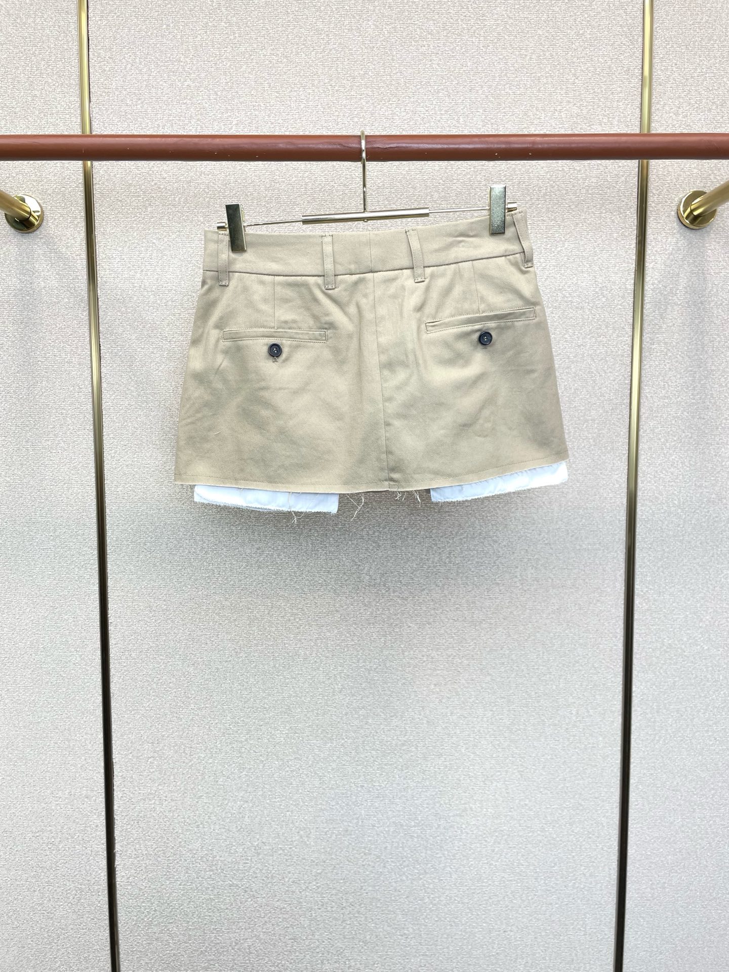 Miumiu谬谬👚砸锅卖铁都要上的新款👚新款女装休闲徽标短裙 高端版本！独特设计 专柜定制面料 透气舒适度高，细节无可挑