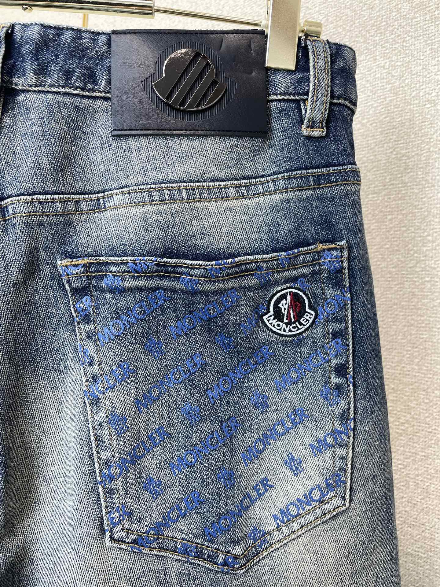 Moncler蒙口💥砸锅卖铁都要上的新款新款休闲牛仔裤👖高端版本 专柜定制面料 透气舒适度高，细节无可挑剔，品牌元素设计