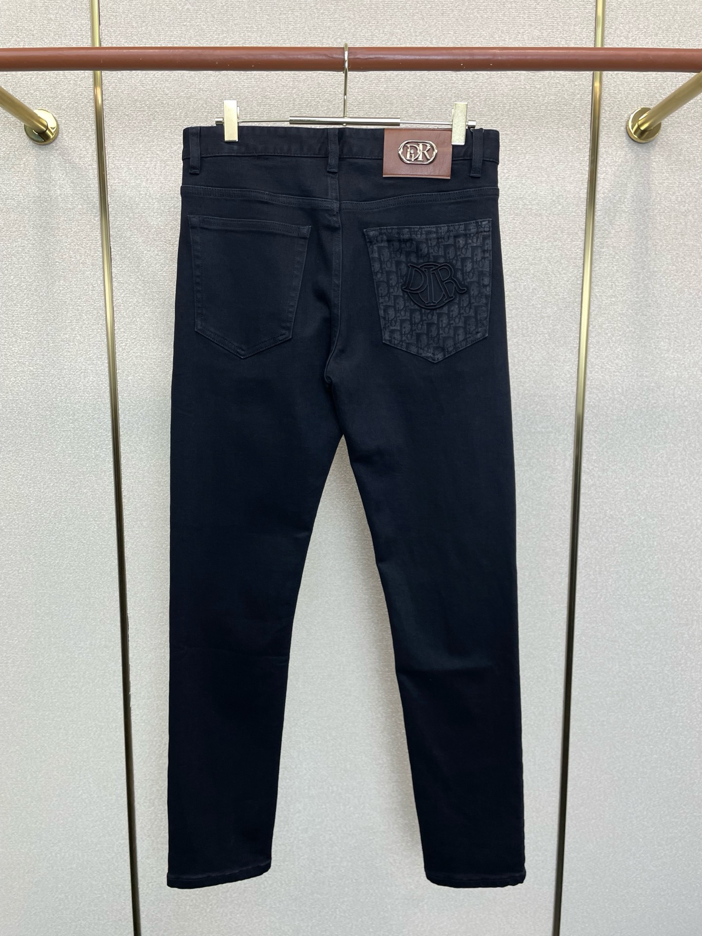 Dior迪奥💥砸锅卖铁都要上的新款新款休闲牛仔裤👖高端版本 专柜定制面料 透气舒适度高，细节无可挑剔，品牌元素设计理念，