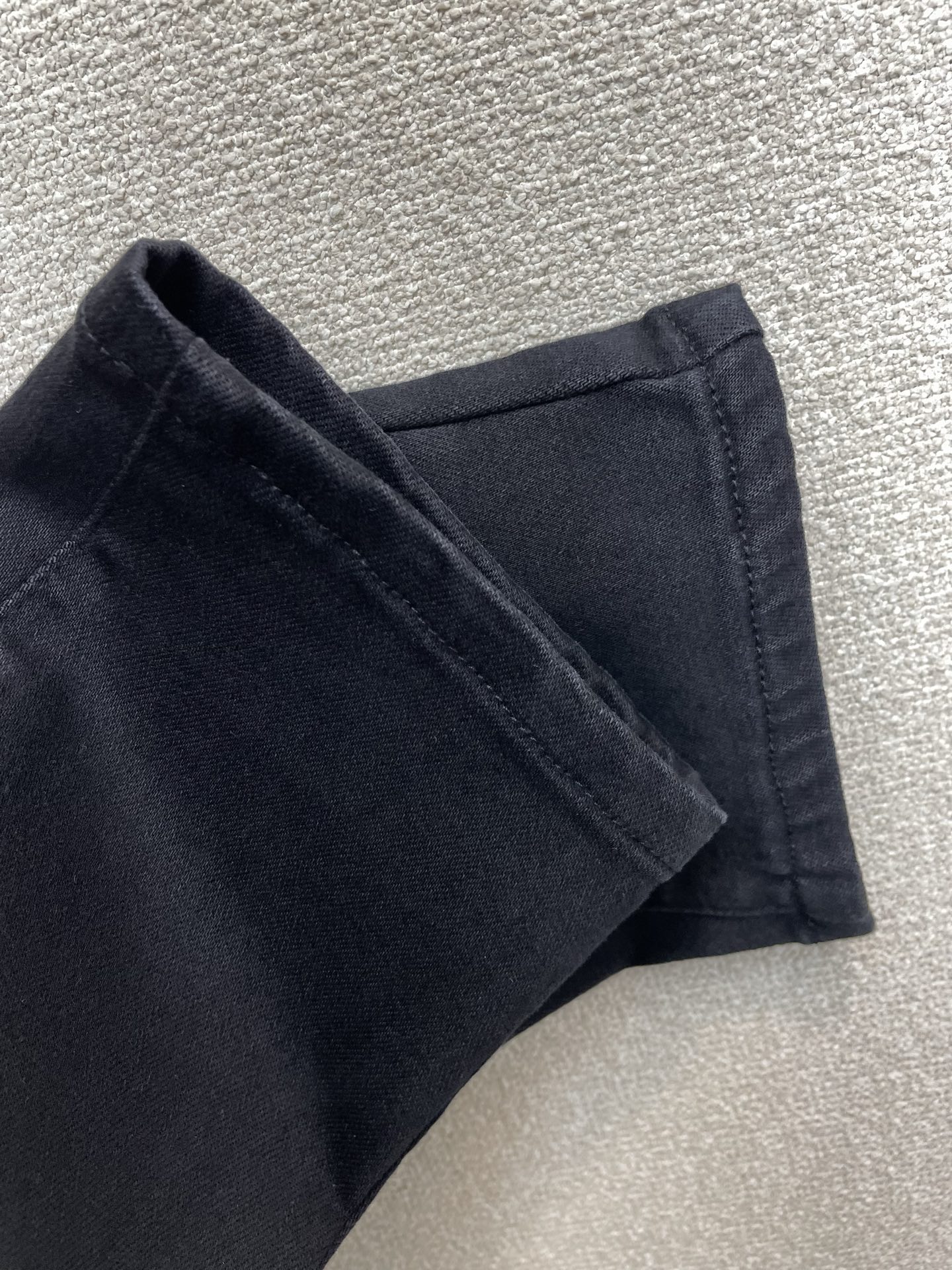 Dior迪奥💥砸锅卖铁都要上的新款新款休闲牛仔裤👖高端版本 专柜定制面料 透气舒适度高，细节无可挑剔，品牌元素设计理念，