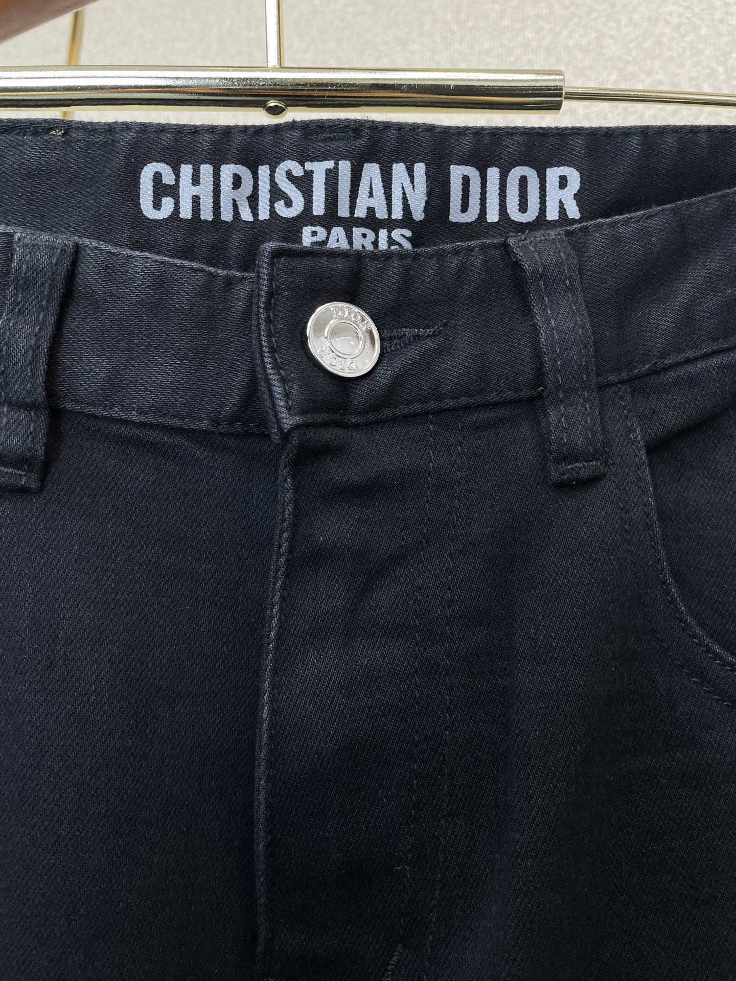Dior迪奥💥砸锅卖铁都要上的新款新款休闲牛仔裤👖高端版本 专柜定制面料 透气舒适度高，细节无可挑剔，品牌元素设计理念，