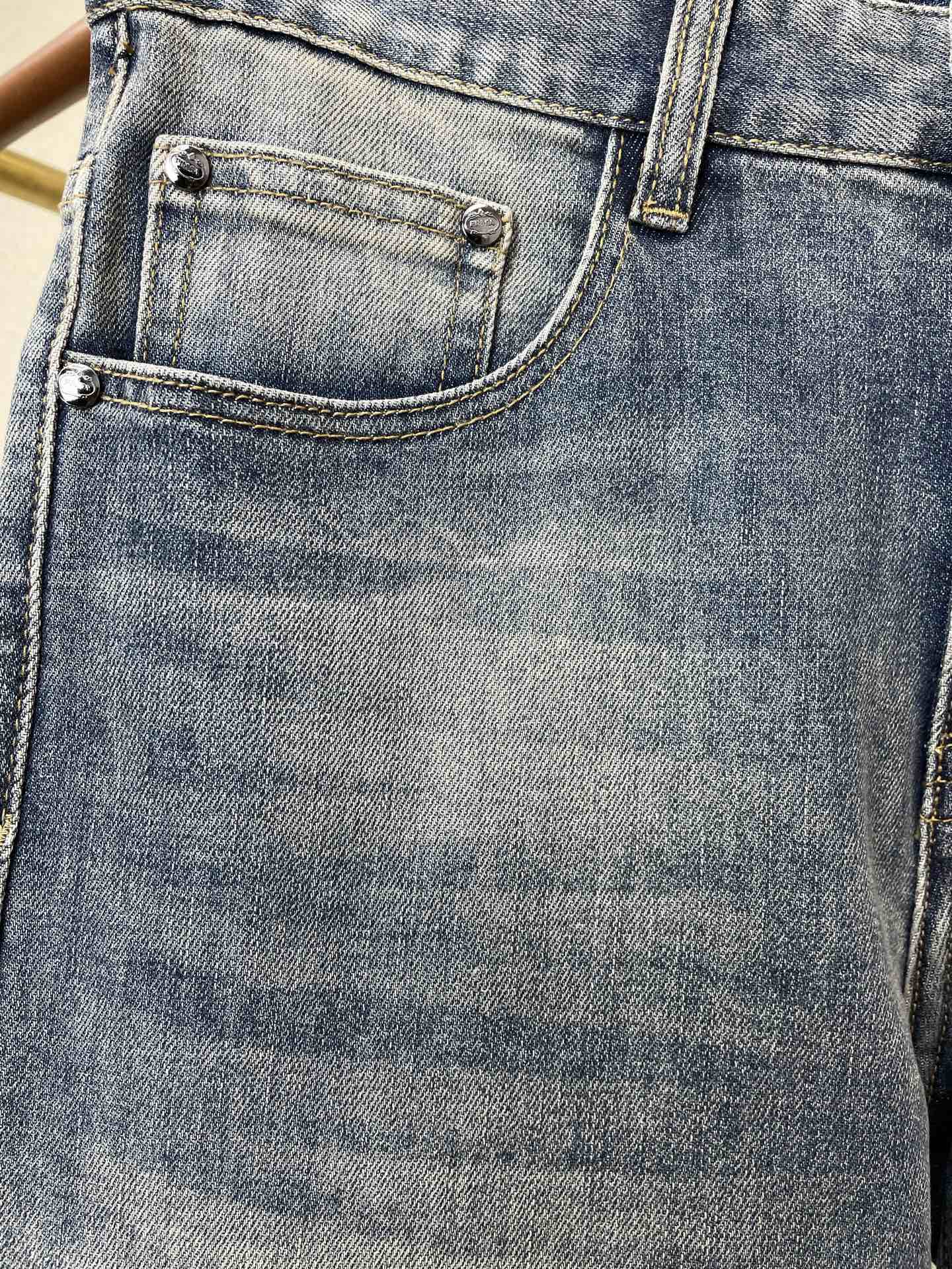 Prada普拉达💥砸锅卖铁都要上的新款新款休闲牛仔裤👖高端版本 专柜定制面料 透气舒适度高，细节无可挑剔，品牌元素设计理
