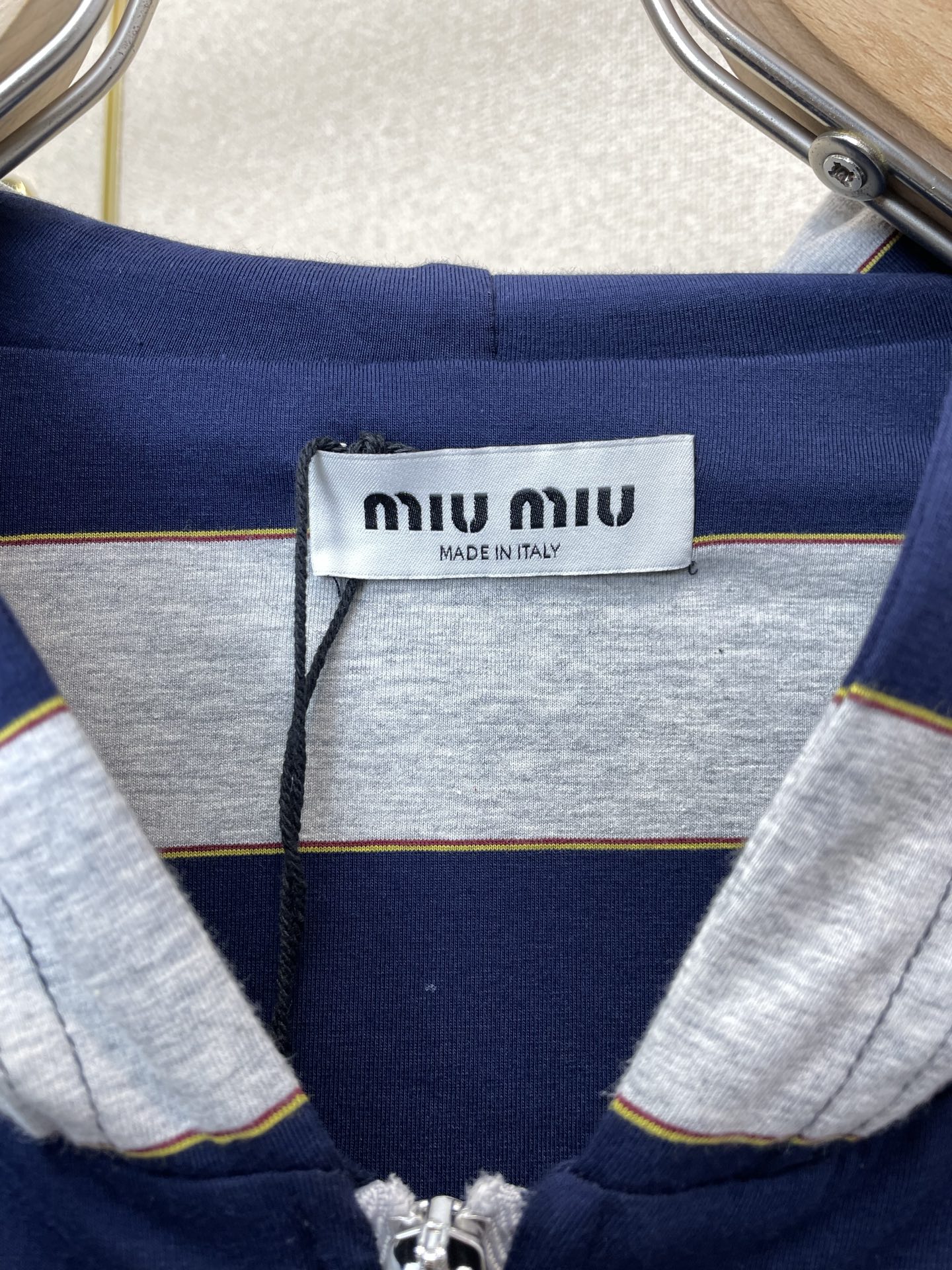 Miumiu谬谬💥砸锅卖铁都要上的新款新款原单男士休闲连帽条纹外套 高端定制 高端版本 时尚百搭爆款⚠️⚠️✨✨进口面料