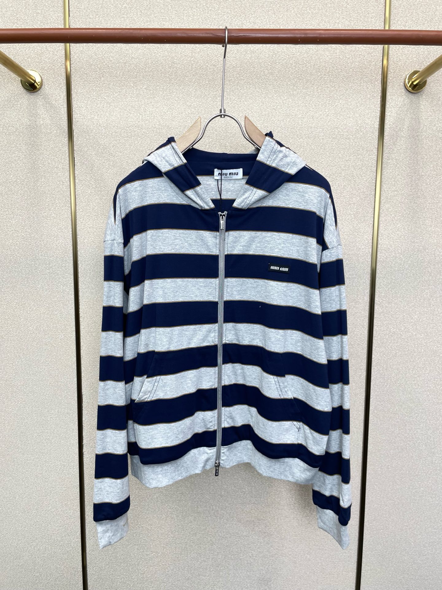 Miumiu谬谬💥砸锅卖铁都要上的新款新款原单男士休闲连帽条纹外套 高端定制 高端版本 时尚百搭爆款⚠️⚠️✨✨进口面料
