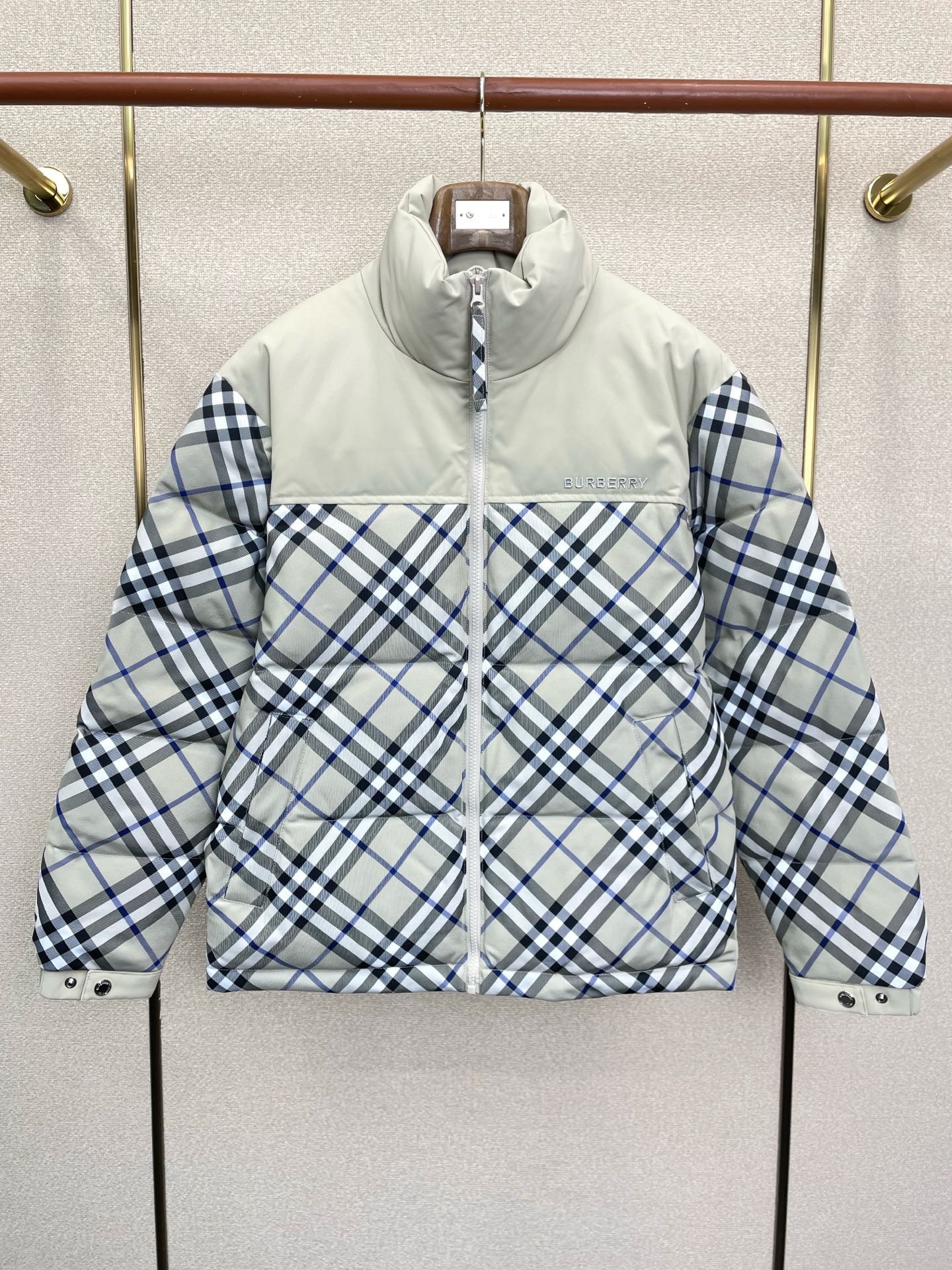 羽绒服-Burberry巴宝莉💥砸锅卖铁都要上的新款高领羽绒服 贸易公司渠道稀出，降温天气必备的保暖单品，不论是日常还是