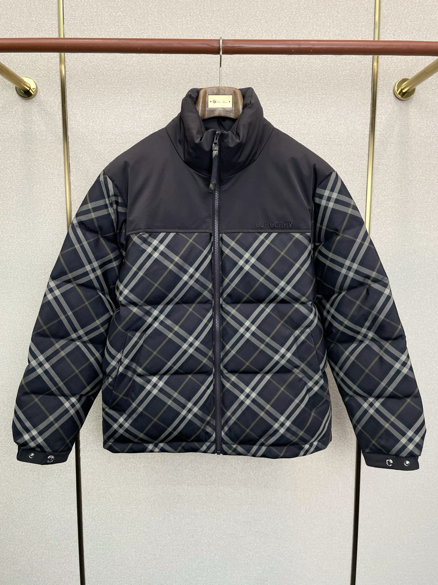 羽绒服-Burberry巴宝莉💥砸锅卖铁都要上的新款高领羽绒服 贸易公司渠道稀出，降温天气必备的保暖单品，不论是日常还是