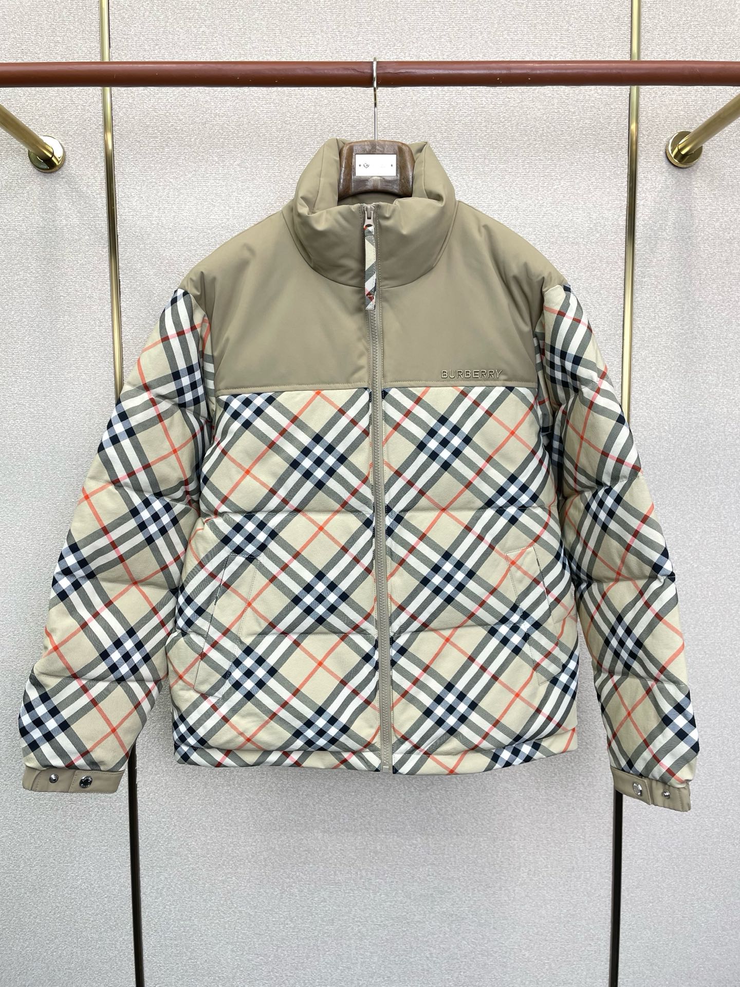 羽绒服-Burberry巴宝莉💥砸锅卖铁都要上的新款高领羽绒服 贸易公司渠道稀出，降温天气必备的保暖单品，不论是日常还是