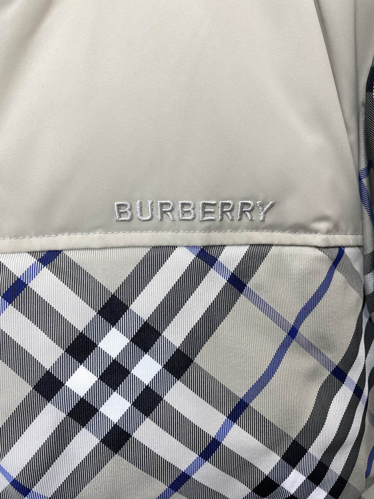 羽绒服-Burberry巴宝莉💥砸锅卖铁都要上的新款高领羽绒服 贸易公司渠道稀出，降温天气必备的保暖单品，不论是日常还是