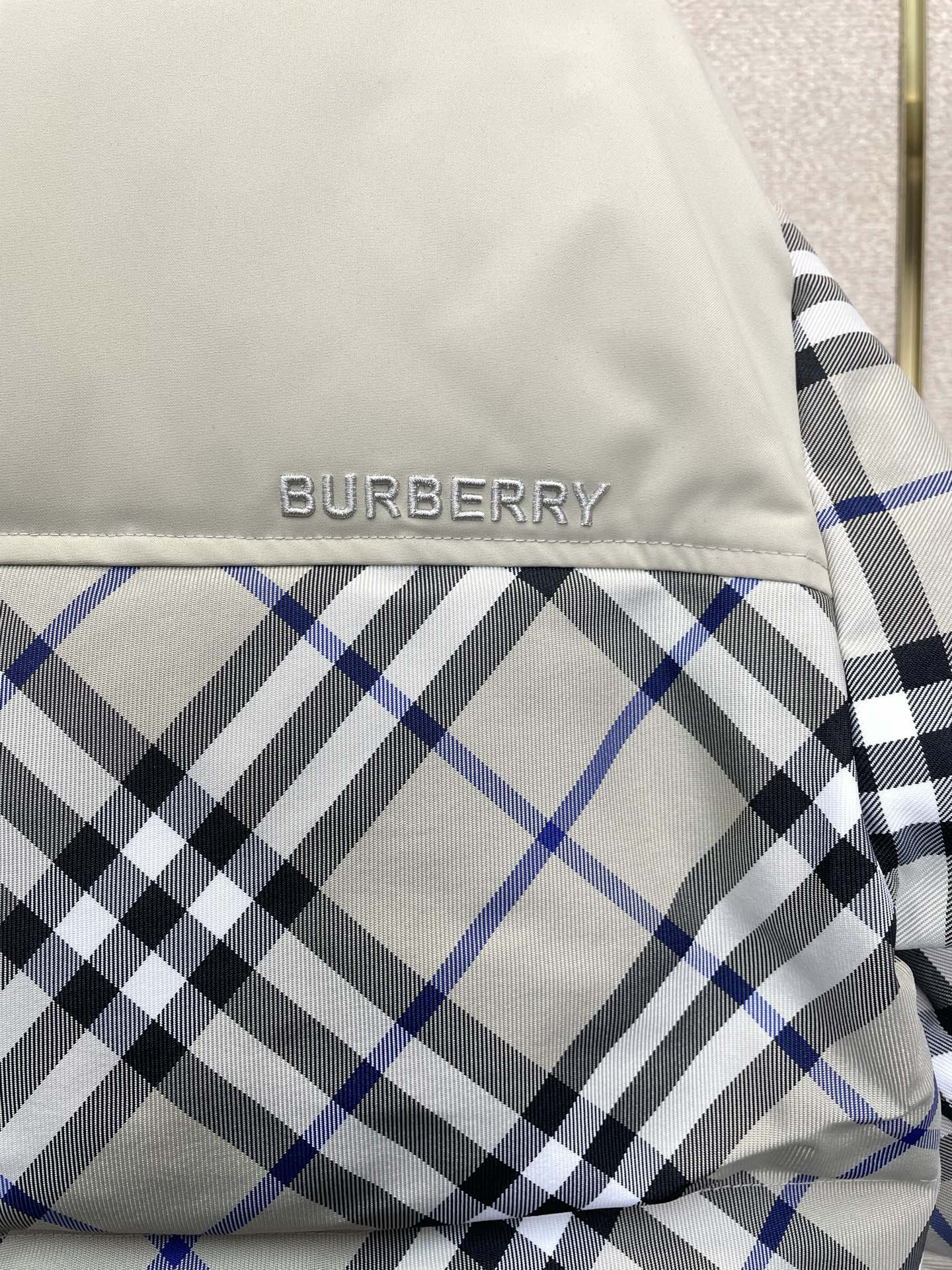 羽绒服-Burberry巴宝莉💥砸锅卖铁都要上的新款高领羽绒服 贸易公司渠道稀出，降温天气必备的保暖单品，不论是日常还是