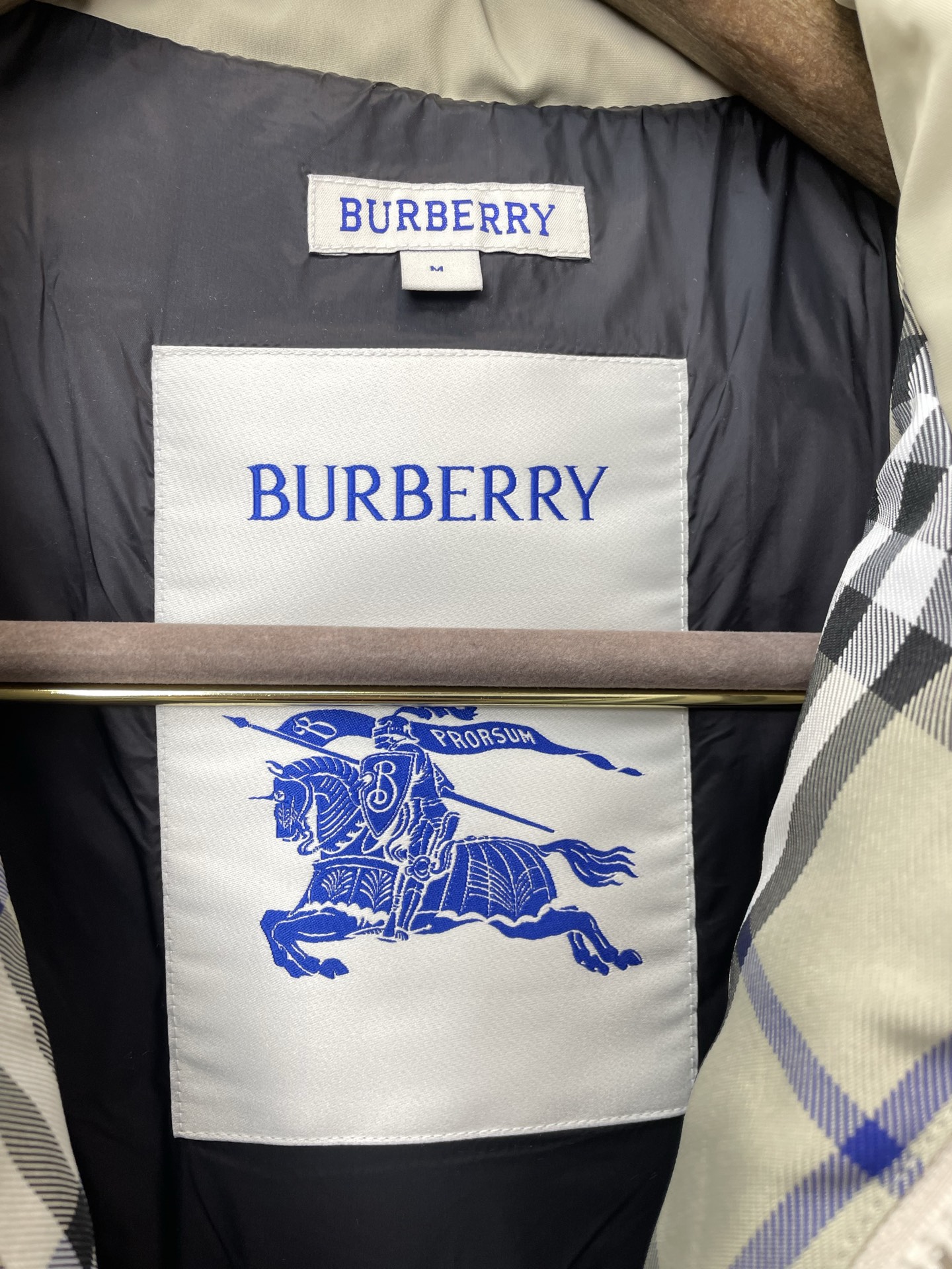 羽绒服-Burberry巴宝莉💥砸锅卖铁都要上的新款高领羽绒服 贸易公司渠道稀出，降温天气必备的保暖单品，不论是日常还是