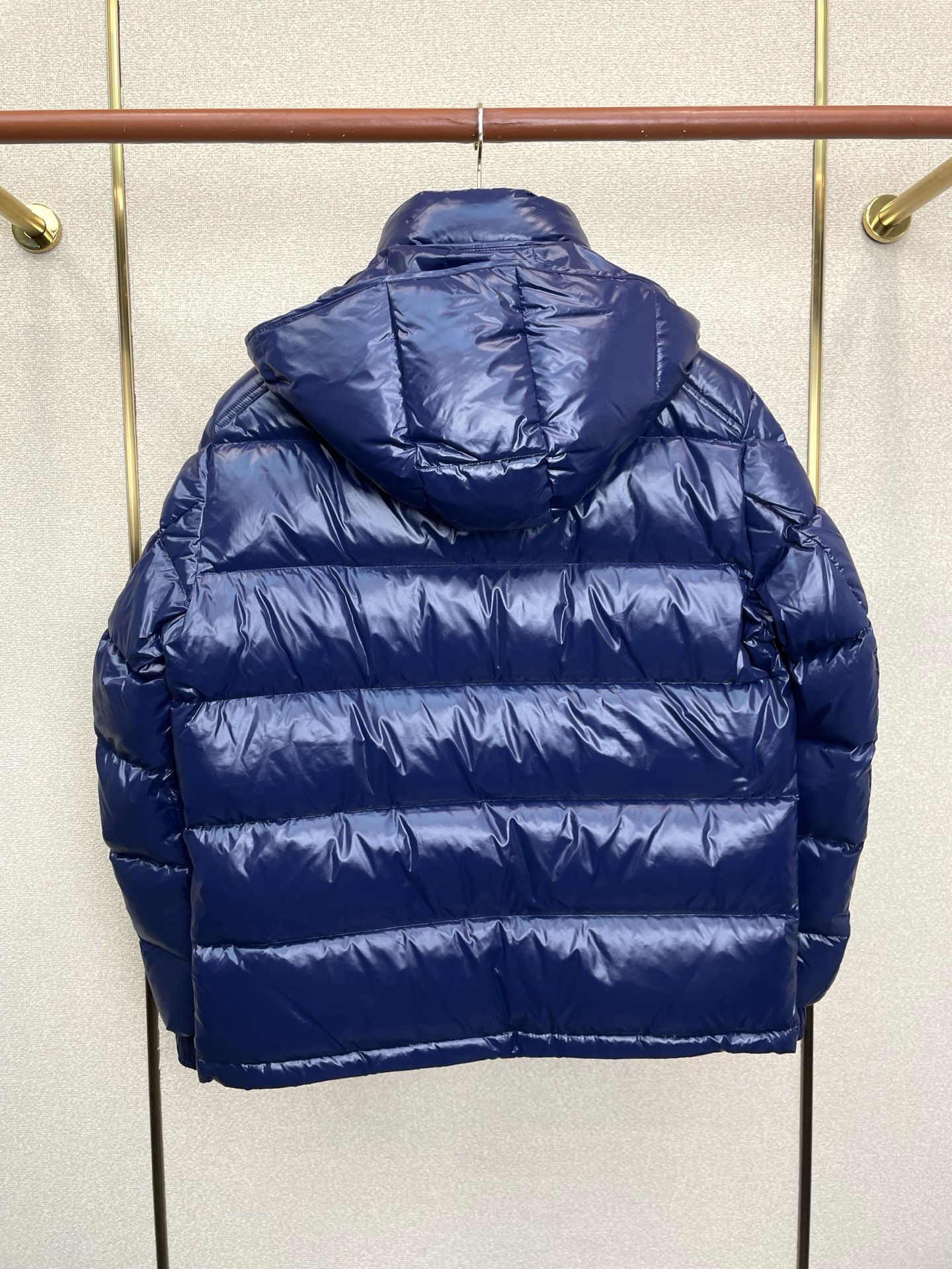 羽绒服-Moncler蒙口💥砸锅卖铁都要上的新款高领连帽羽绒服 贸易公司渠道稀出，降温天气必备的保暖单品，不论是日常还是