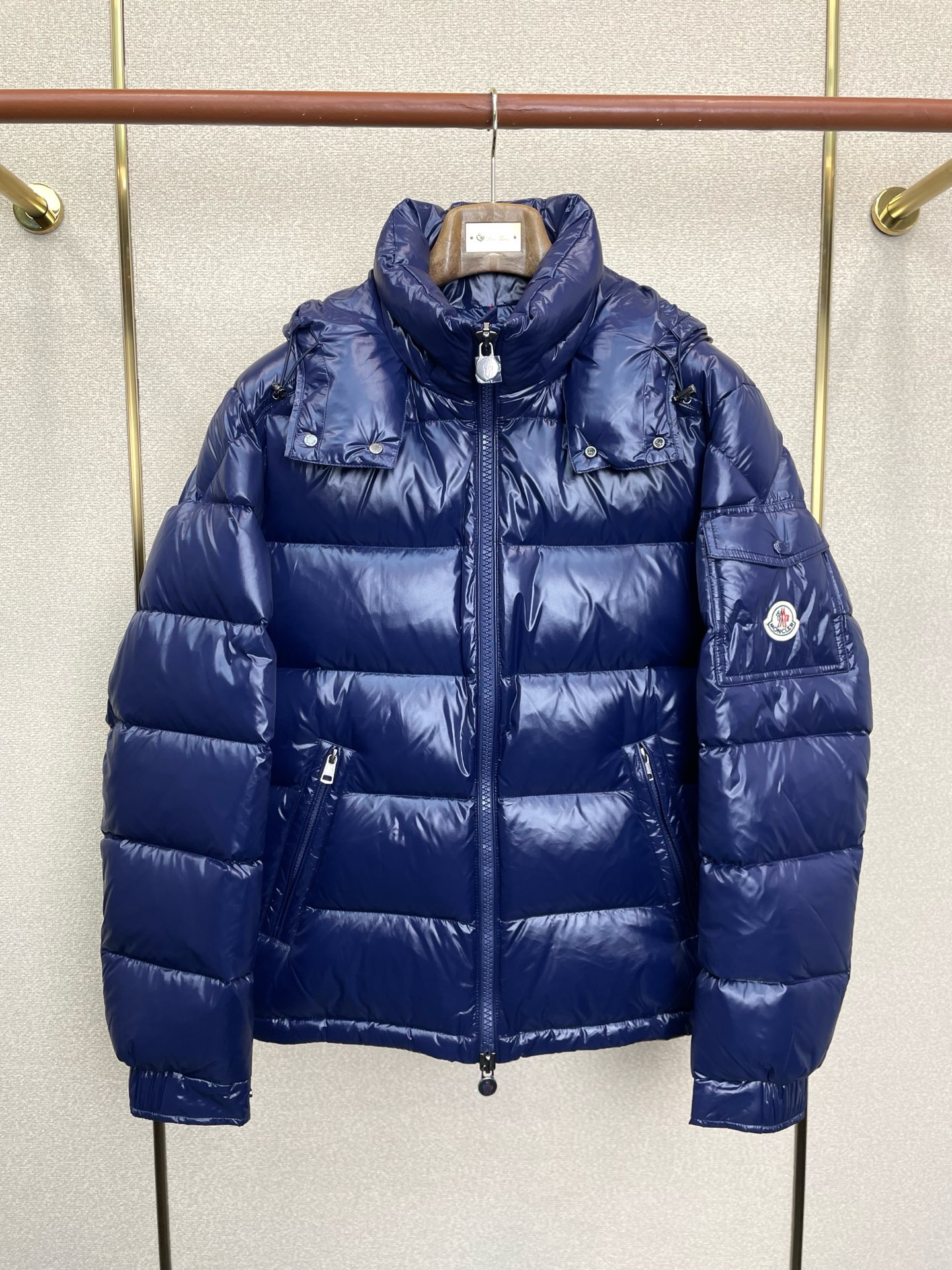 羽绒服-Moncler蒙口💥砸锅卖铁都要上的新款高领连帽羽绒服 贸易公司渠道稀出，降温天气必备的保暖单品，不论是日常还是