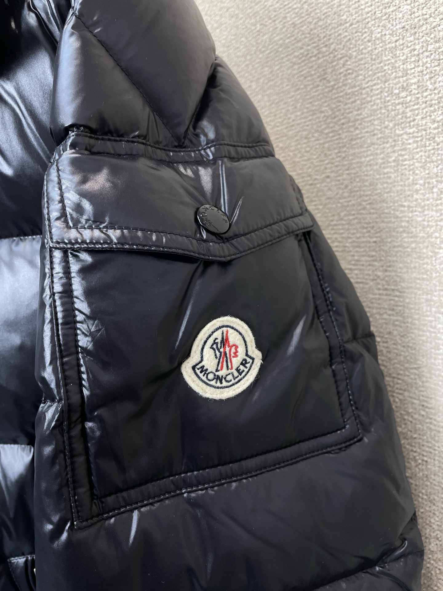 羽绒服-Moncler蒙口💥砸锅卖铁都要上的新款高领连帽羽绒服 贸易公司渠道稀出，降温天气必备的保暖单品，不论是日常还是