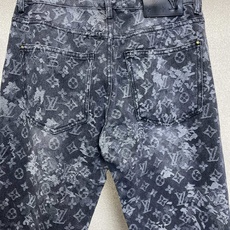 Louis Vuitton路易威登💥砸锅卖铁都要上的新款新款休闲牛仔直筒裤👖高端版本!专柜定制面料 透气舒适度高,细节无 Louis Vuitton路易威登💥砸锅卖铁都要上的新款新款休闲牛仔直筒裤👖高端版本!专柜定制面料 透气舒适度高,细节无