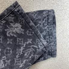 Louis Vuitton路易威登💥砸锅卖铁都要上的新款新款休闲牛仔直筒裤👖高端版本!专柜定制面料 透气舒适度高,细节无 Louis Vuitton路易威登💥砸锅卖铁都要上的新款新款休闲牛仔直筒裤👖高端版本!专柜定制面料 透气舒适度高,细节无