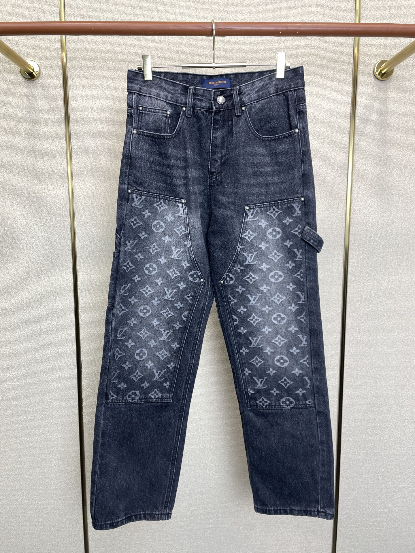 Louis Vuitton路易威登💥砸锅卖铁都要上的新款新款休闲牛仔直筒裤👖高端版本！专柜定制面料 透气舒适度高，细节无