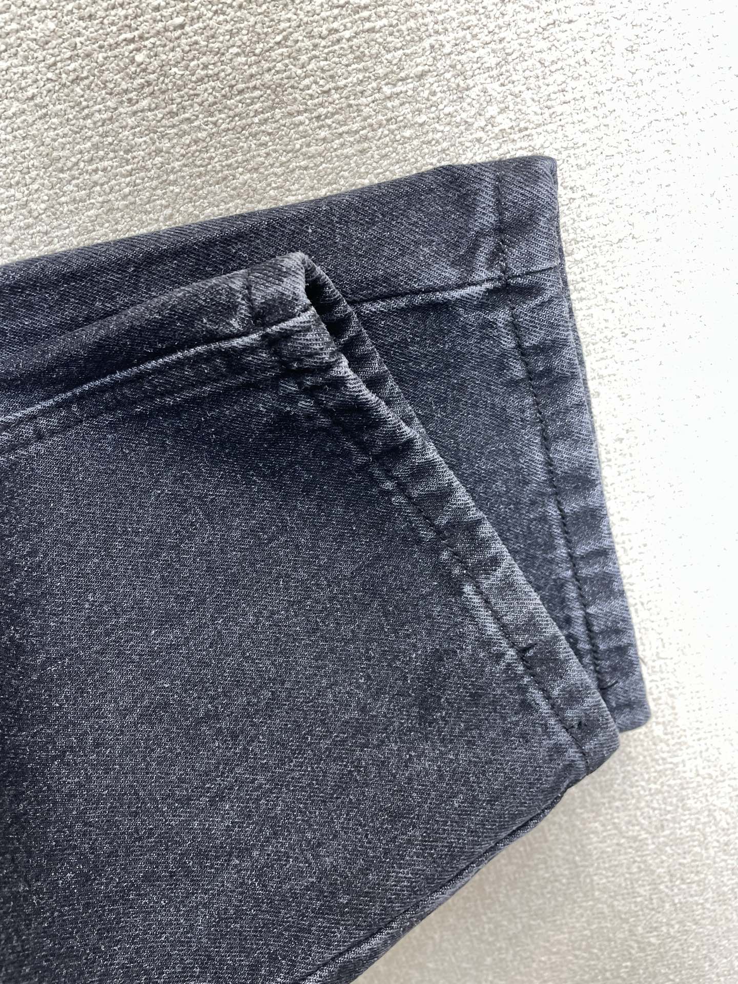 Louis Vuitton路易威登💥砸锅卖铁都要上的新款新款休闲牛仔直筒裤👖高端版本！专柜定制面料 透气舒适度高，细节无