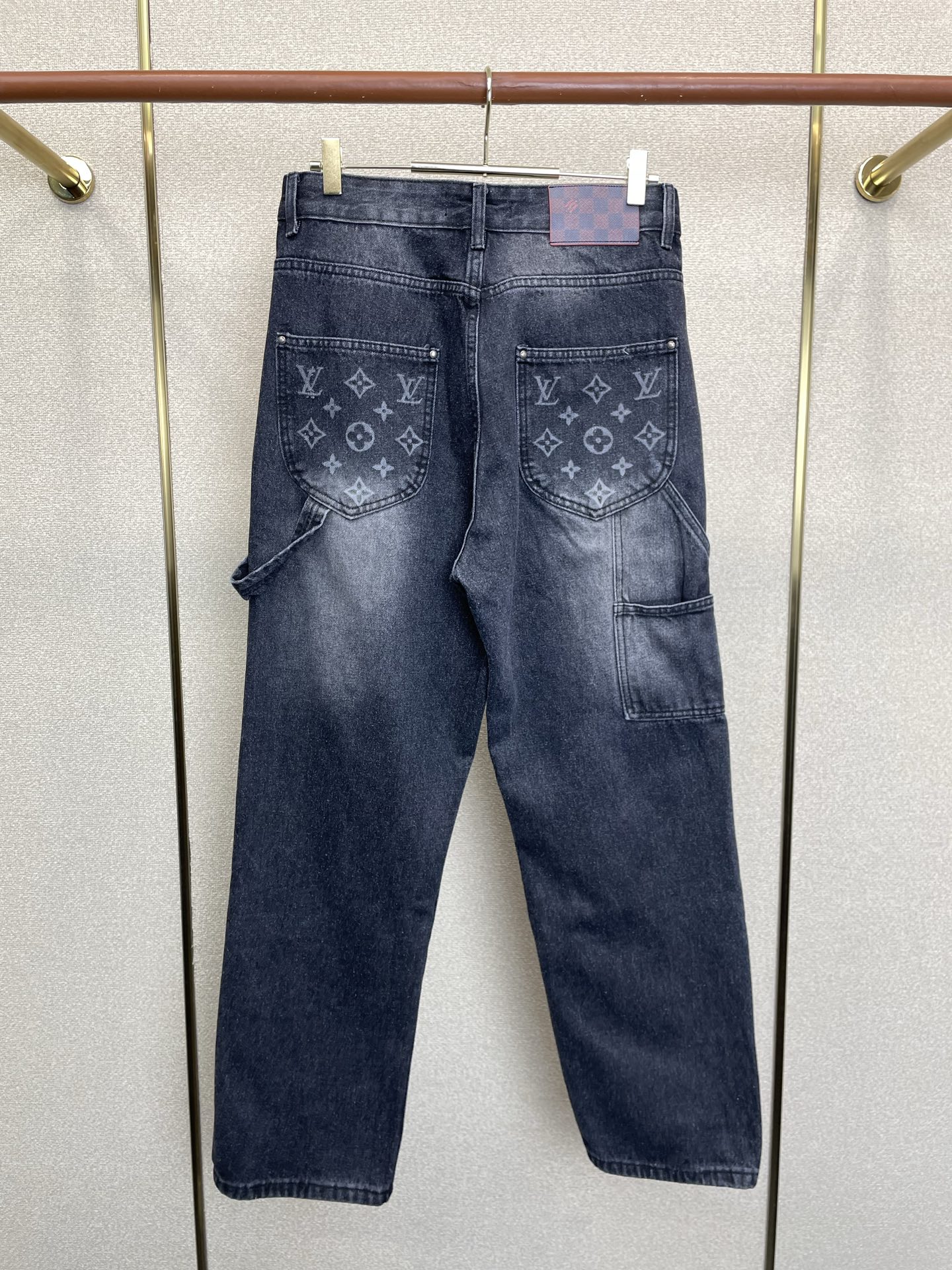 Louis Vuitton路易威登💥砸锅卖铁都要上的新款新款休闲牛仔直筒裤👖高端版本！专柜定制面料 透气舒适度高，细节无