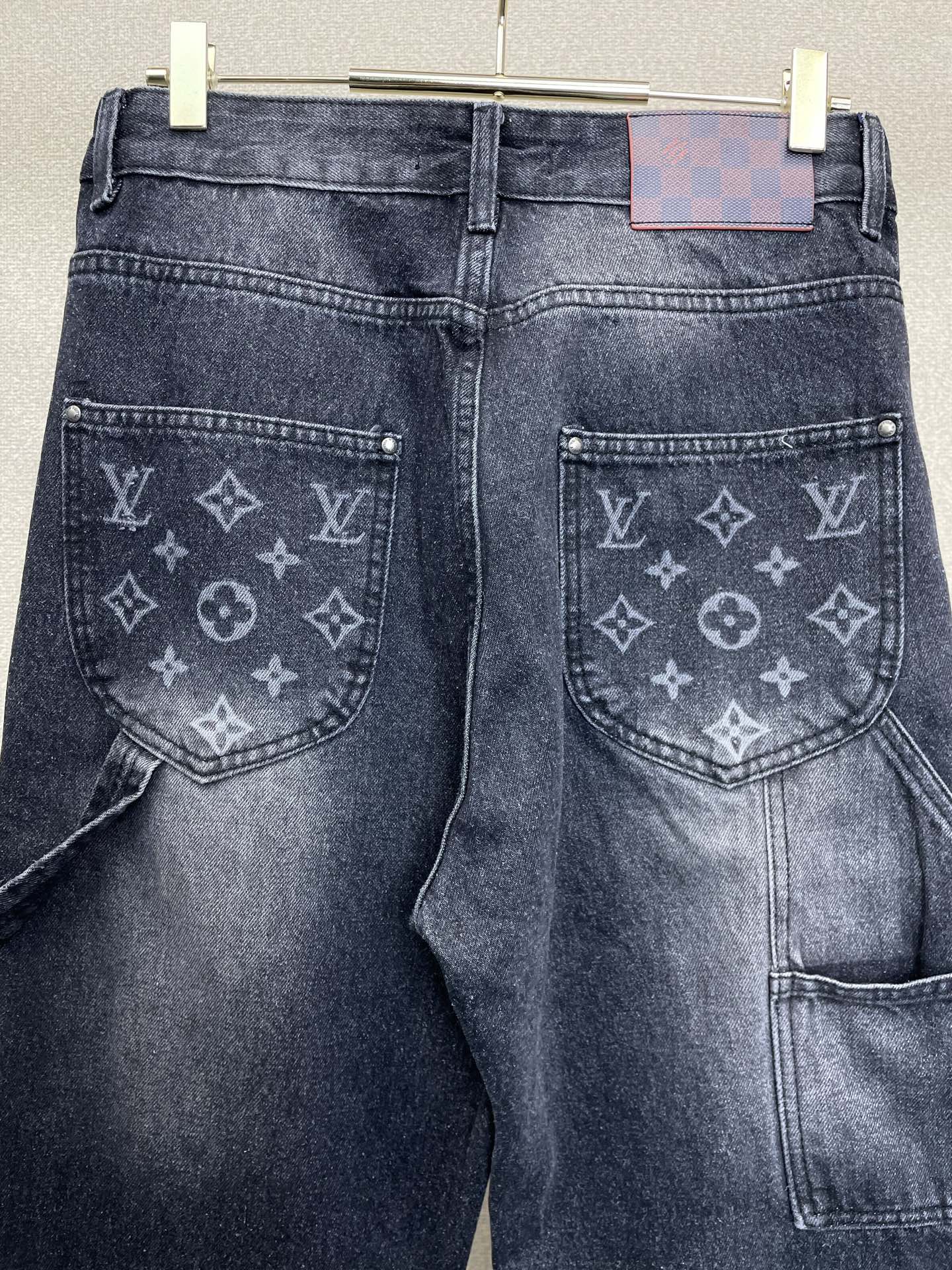 Louis Vuitton路易威登💥砸锅卖铁都要上的新款新款休闲牛仔直筒裤👖高端版本！专柜定制面料 透气舒适度高，细节无