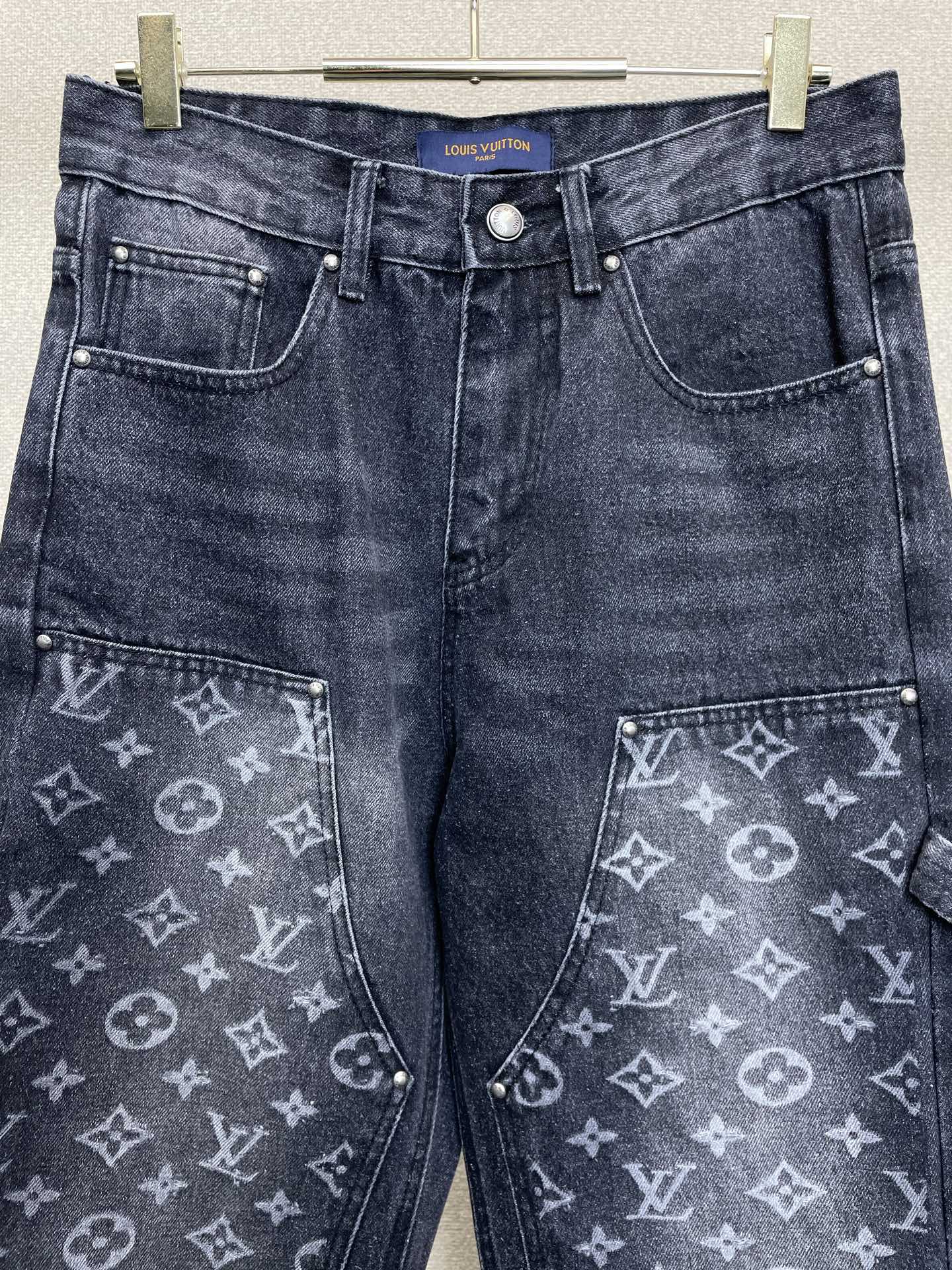 Louis Vuitton路易威登💥砸锅卖铁都要上的新款新款休闲牛仔直筒裤👖高端版本！专柜定制面料 透气舒适度高，细节无