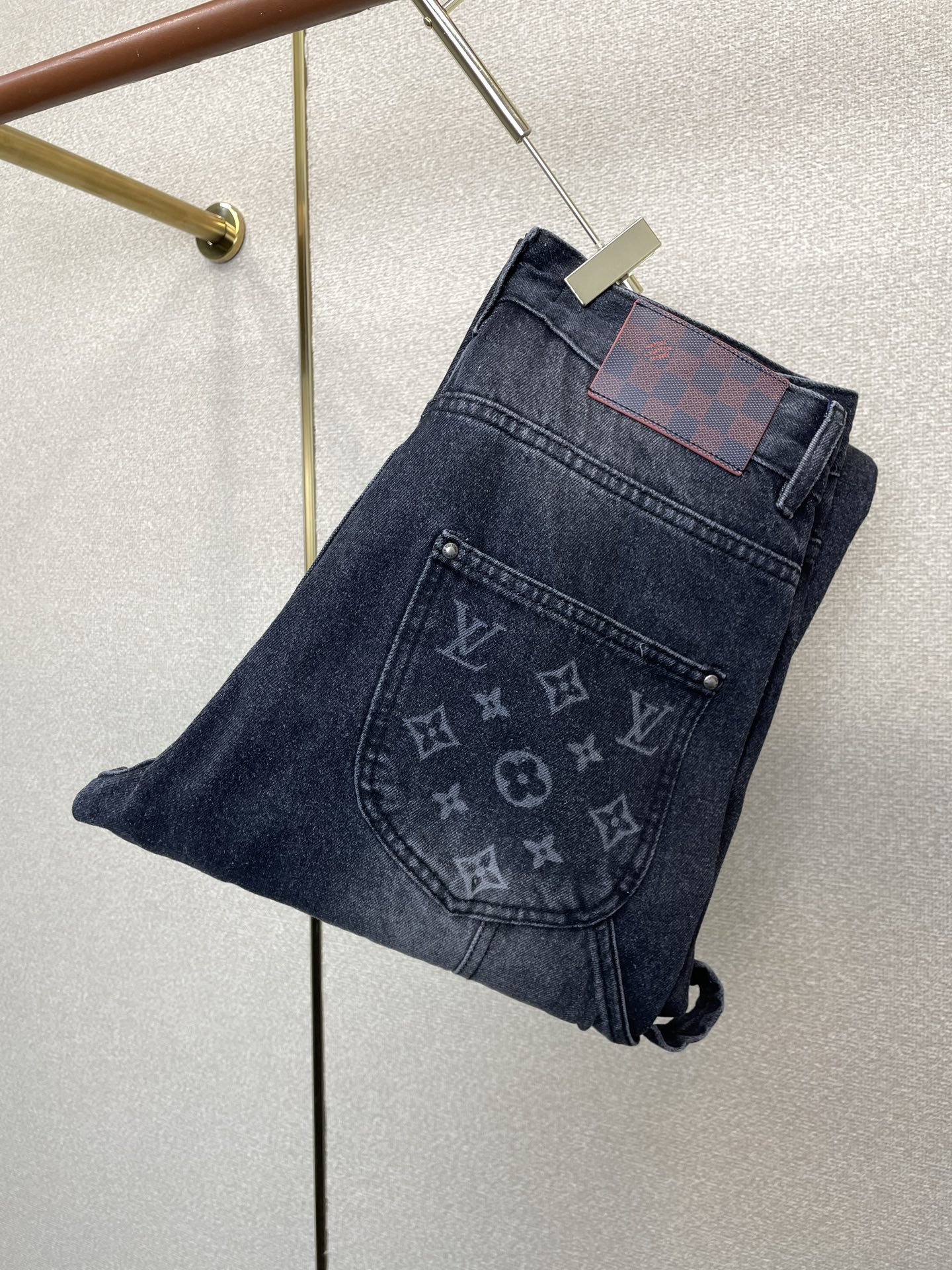 Louis Vuitton路易威登💥砸锅卖铁都要上的新款新款休闲牛仔直筒裤👖高端版本！专柜定制面料 透气舒适度高，细节无