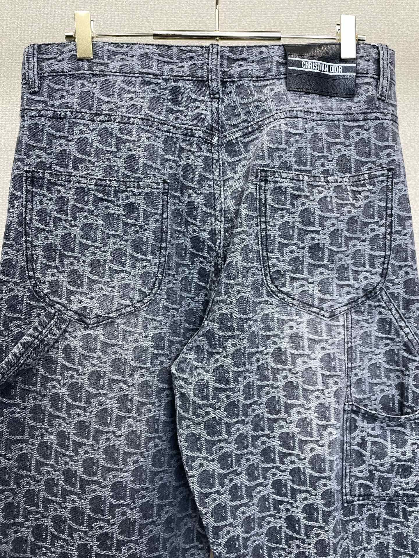 Dior迪奥💥砸锅卖铁都要上的新款新款休闲牛仔直筒裤👖高端版本！专柜定制面料 透气舒适度高，细节无可挑剔，品牌元素设计理