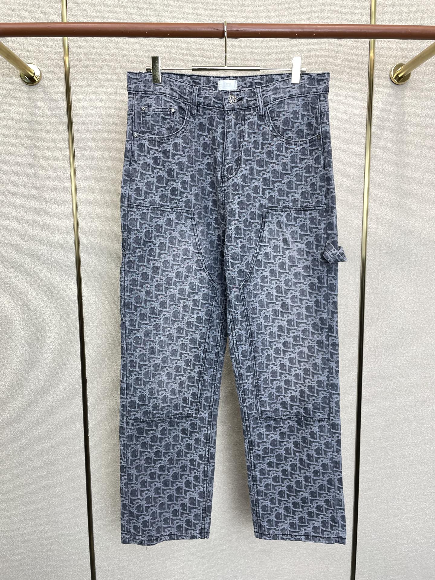 Dior迪奥💥砸锅卖铁都要上的新款新款休闲牛仔直筒裤👖高端版本！专柜定制面料 透气舒适度高，细节无可挑剔，品牌元素设计理