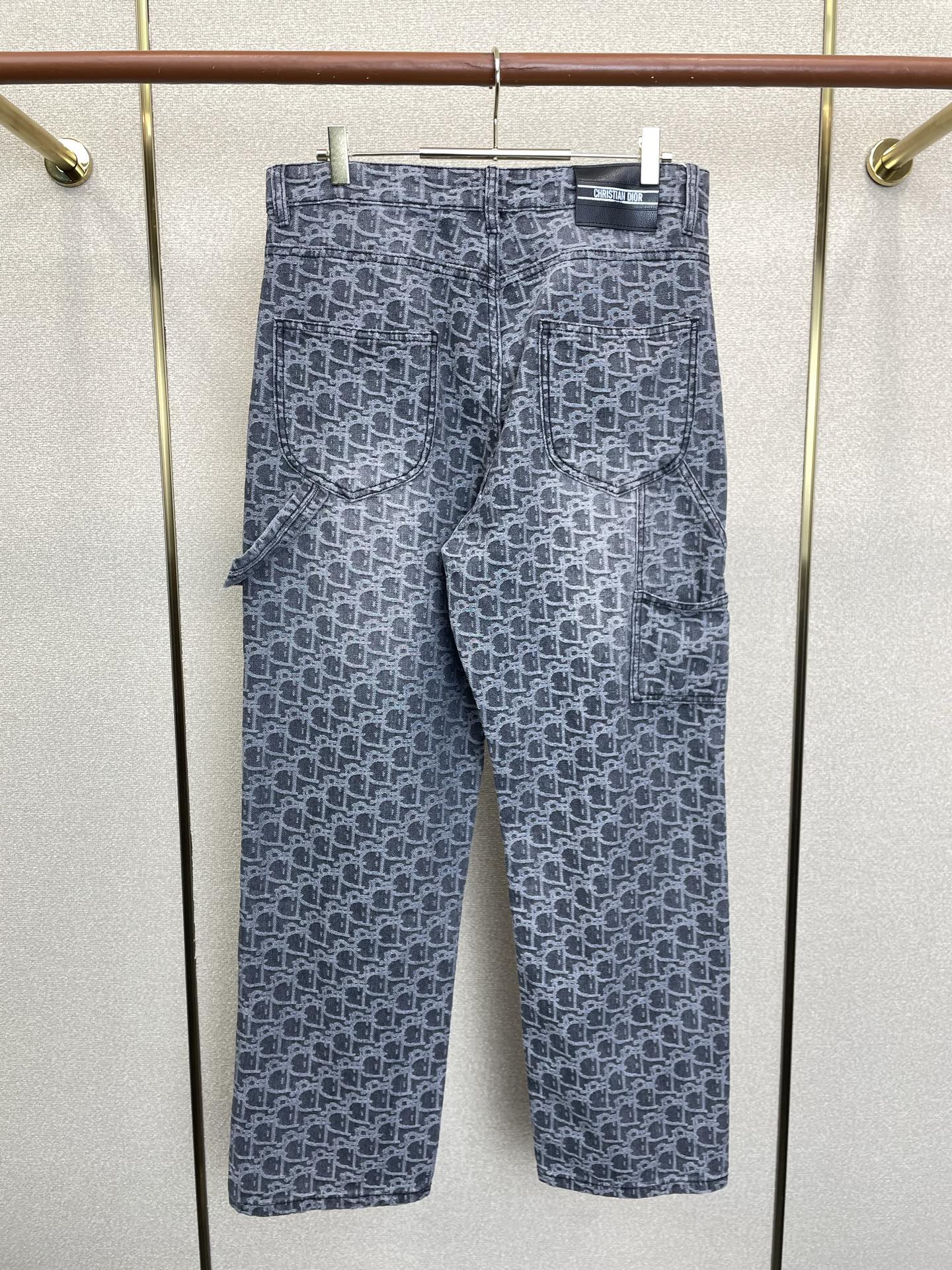Dior迪奥💥砸锅卖铁都要上的新款新款休闲牛仔直筒裤👖高端版本！专柜定制面料 透气舒适度高，细节无可挑剔，品牌元素设计理