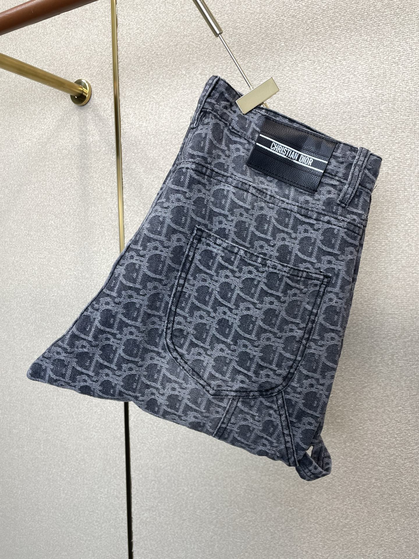 Dior迪奥💥砸锅卖铁都要上的新款新款休闲牛仔直筒裤👖高端版本！专柜定制面料 透气舒适度高，细节无可挑剔，品牌元素设计理